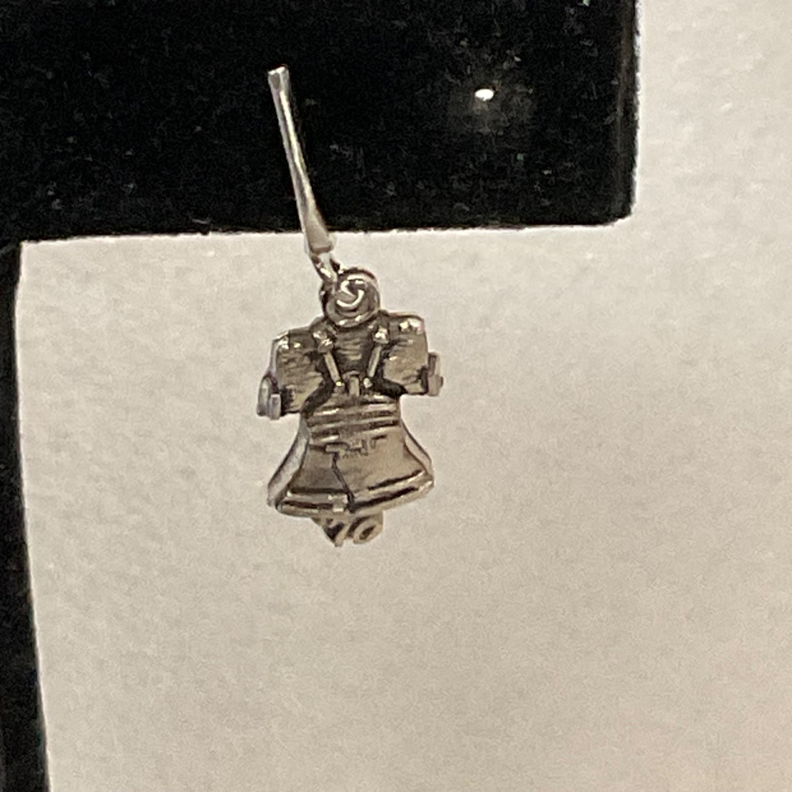 Vintage Silver Tone Liberty Bell Earrings Screw Back Patriotic USA 4.1g 1in - Image 3
