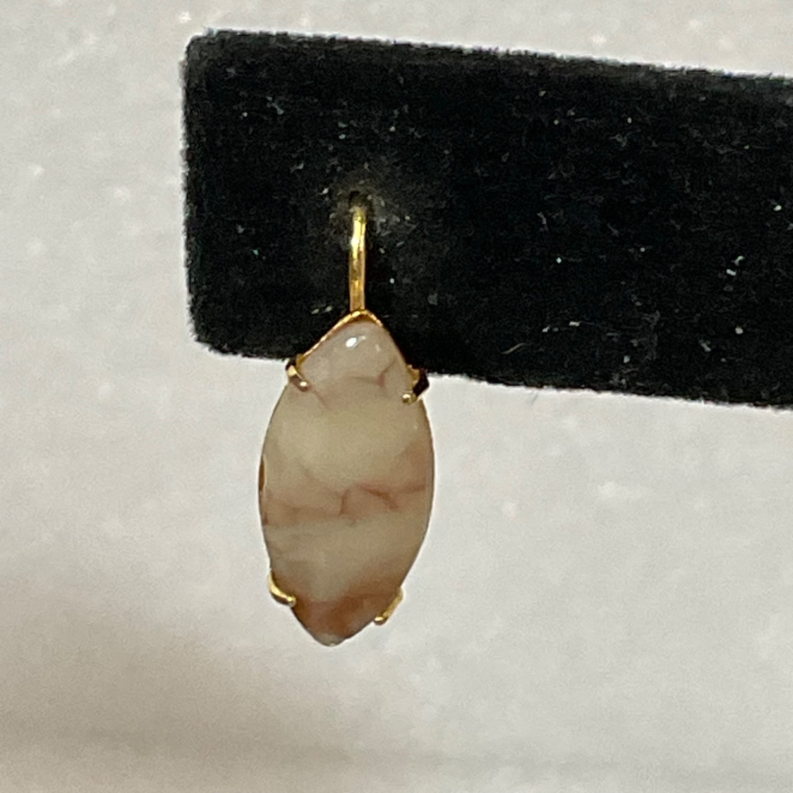 Vintage Gold Tone Drop Earrings 2.34g Marquise Stone Beige Brown Veined Design - Image 4