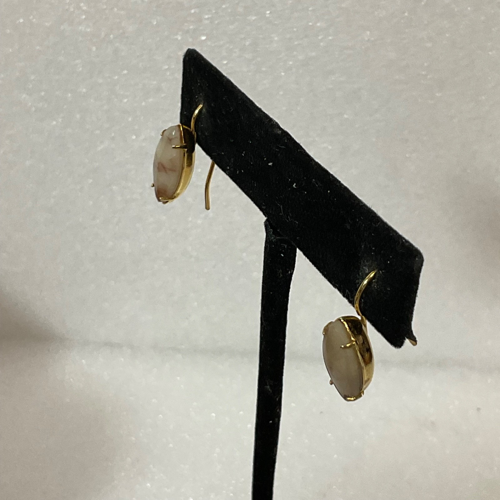 Vintage Gold Tone Drop Earrings 2.34g Marquise Stone Beige Brown Veined Design - Image 3