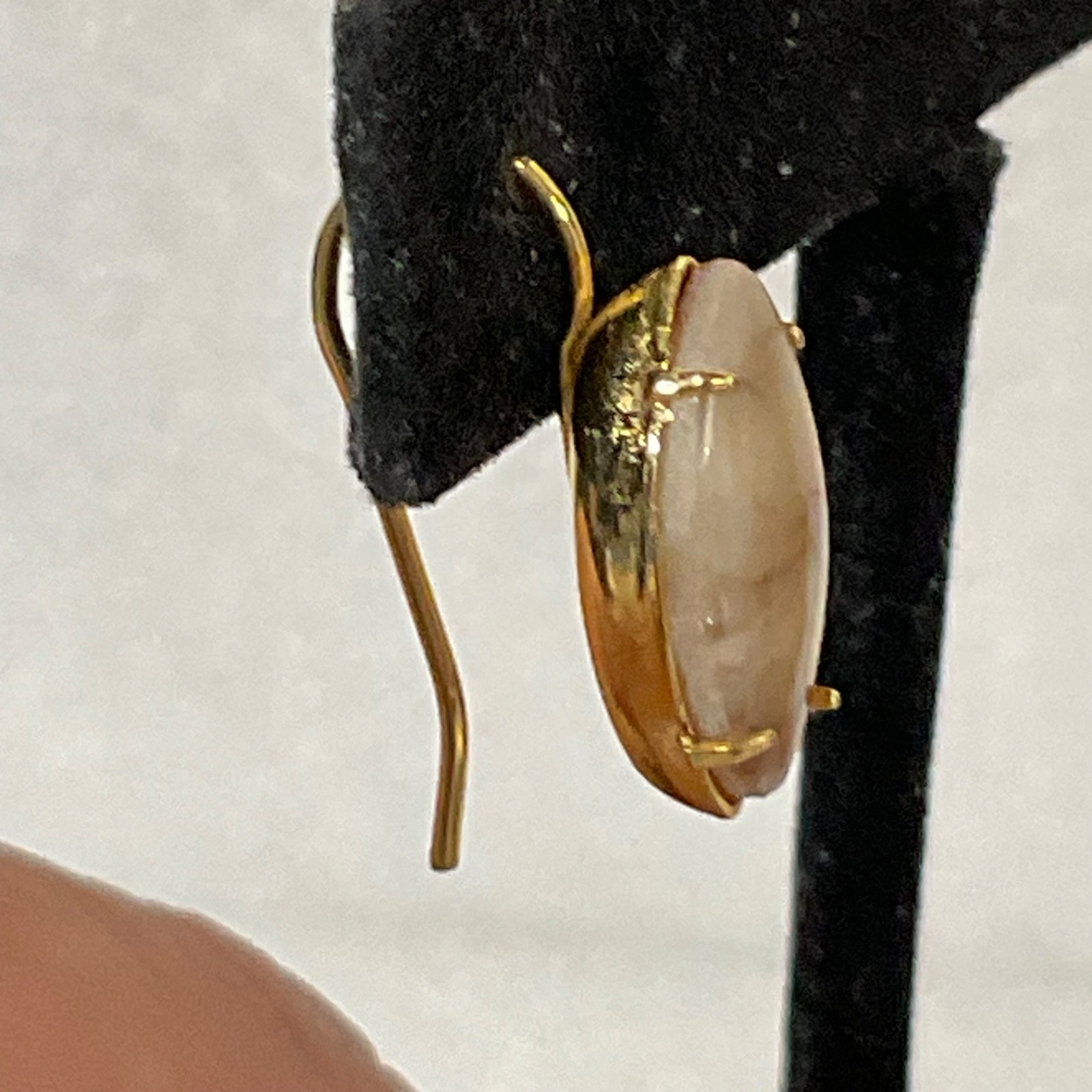 Vintage Gold Tone Drop Earrings 2.34g Marquise Stone Beige Brown Veined Design - Image 6