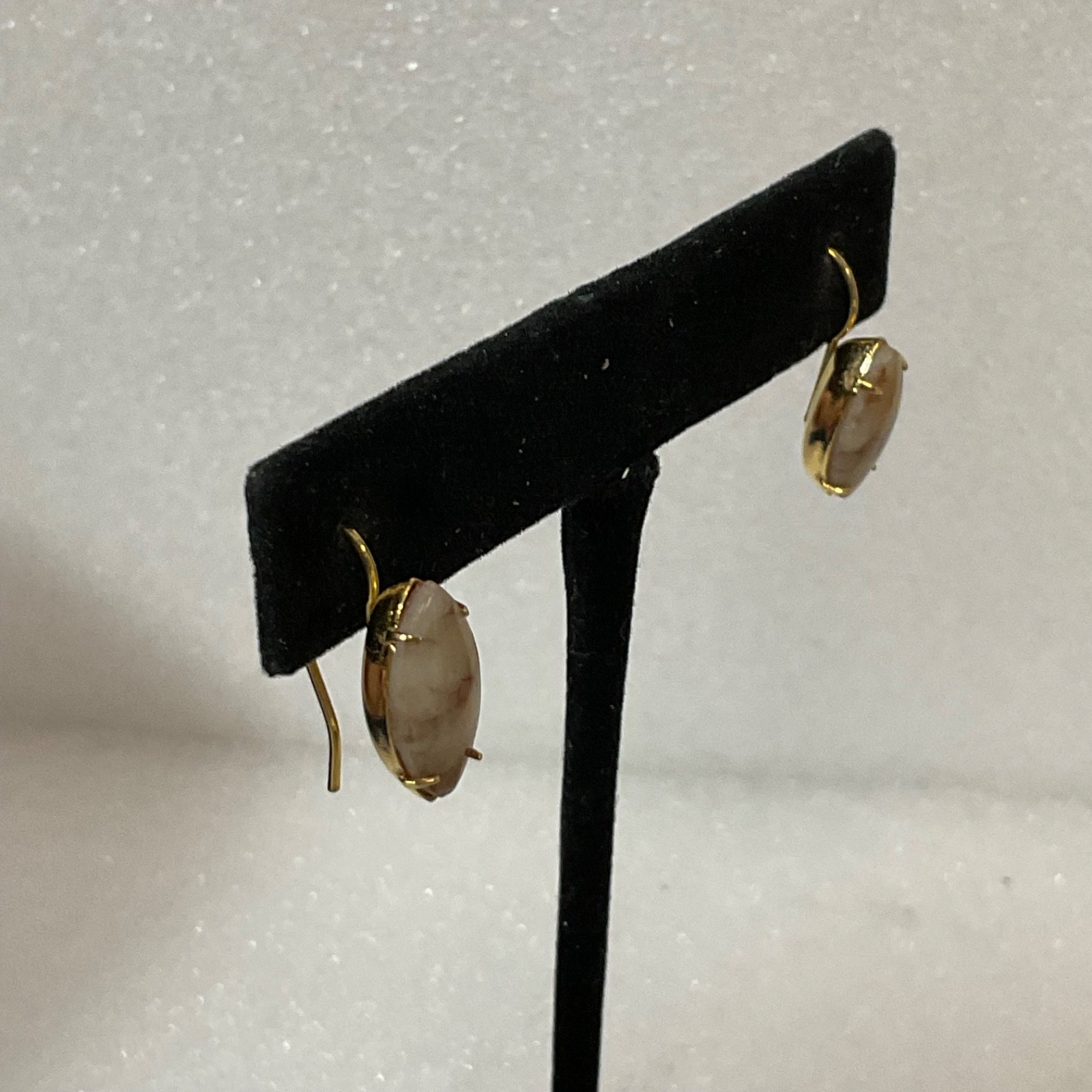 Vintage Gold Tone Drop Earrings 2.34g Marquise Stone Beige Brown Veined Design - Image 2