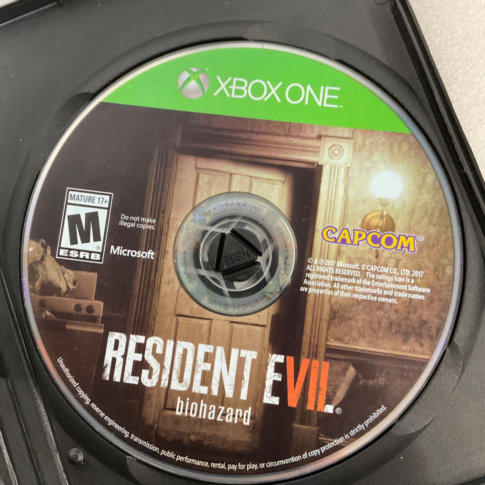 Xbox One Lot: Resident Evil 7 Biohazard + Batman Arkham Knight (2 Games) - Image 2