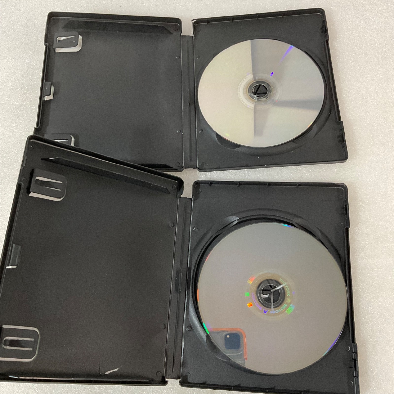 Xbox One Lot: Resident Evil 7 Biohazard + Batman Arkham Knight (2 Games) - Image 4