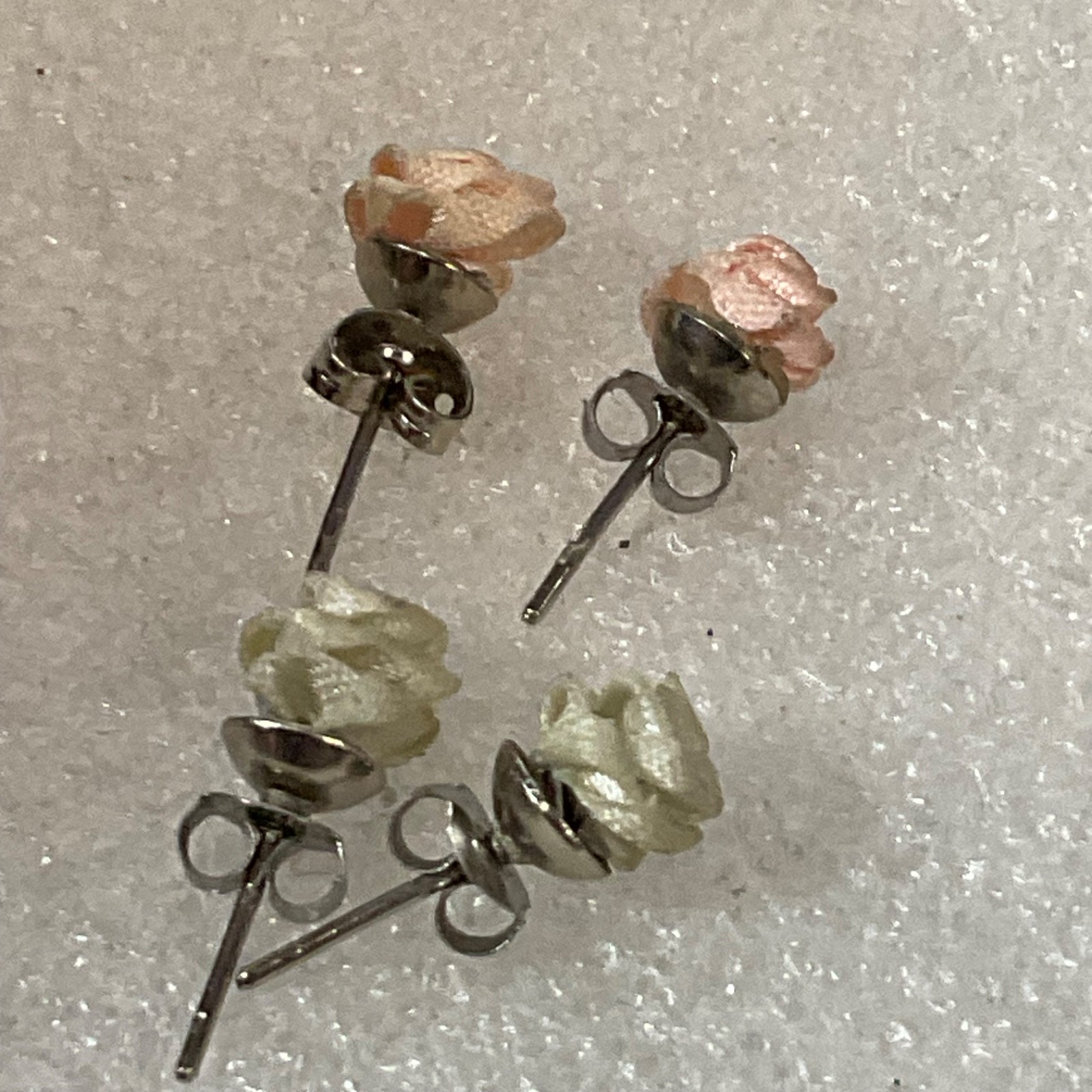 Lot of 2 Pairs Fabric Rose Flower Stud Earrings Pink White 1.22g Lightweight Fas - Image 3
