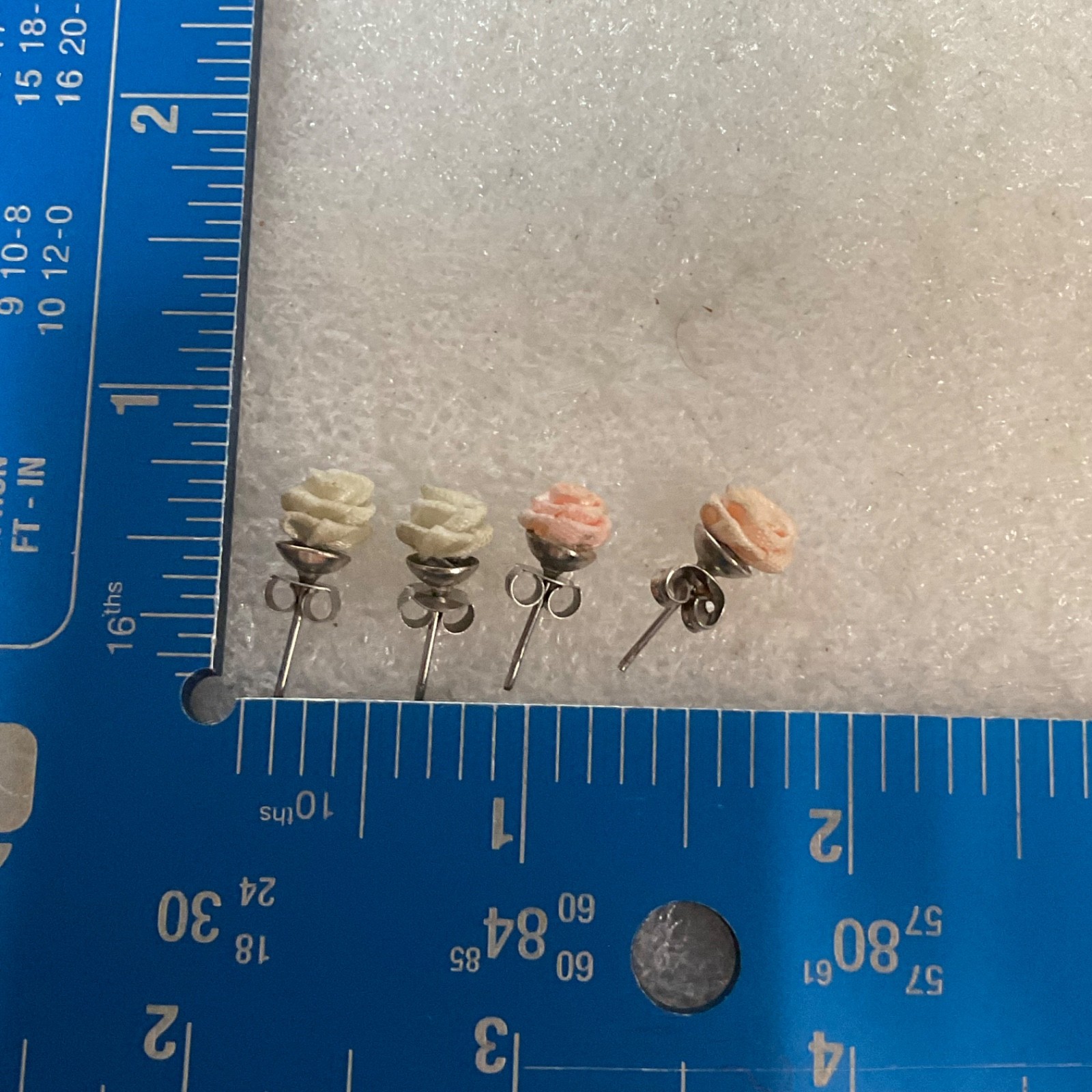 Lot of 2 Pairs Fabric Rose Flower Stud Earrings Pink White 1.22g Lightweight Fas - Image 4