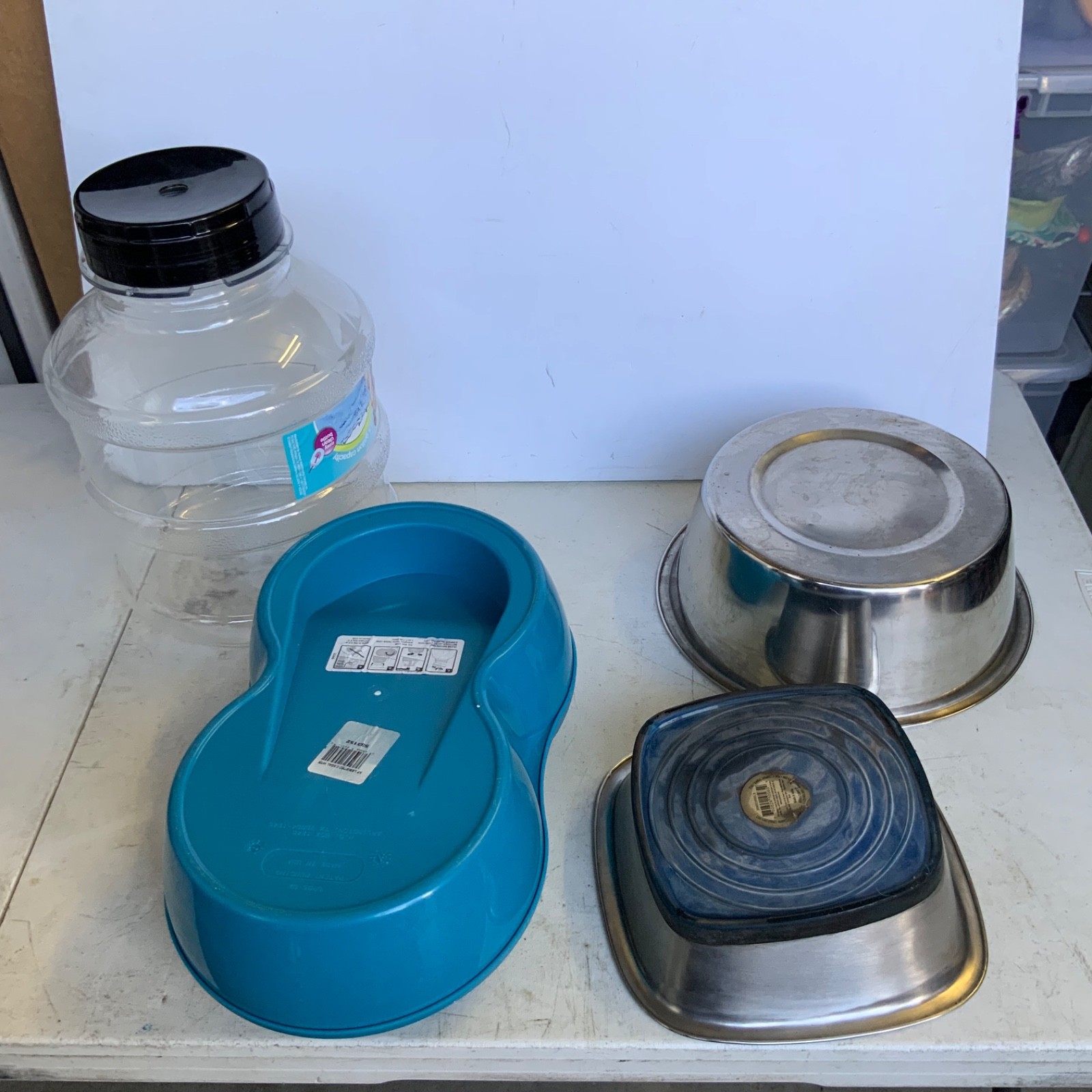 Aspen Pet LeBistro 2.5 Gal Gravity Waterer With 2 Metal Bowls - Image 9