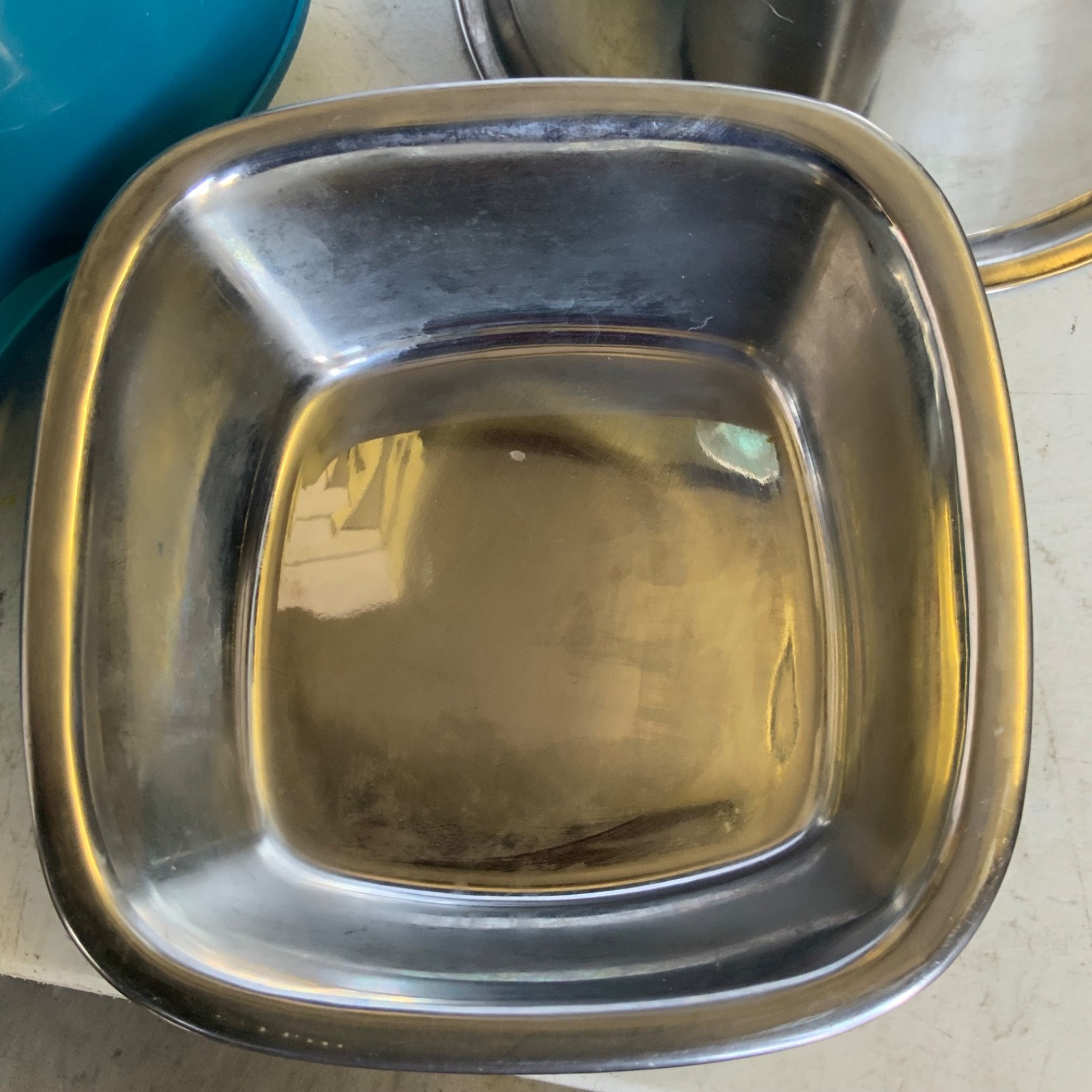 Aspen Pet LeBistro 2.5 Gal Gravity Waterer With 2 Metal Bowls - Image 11