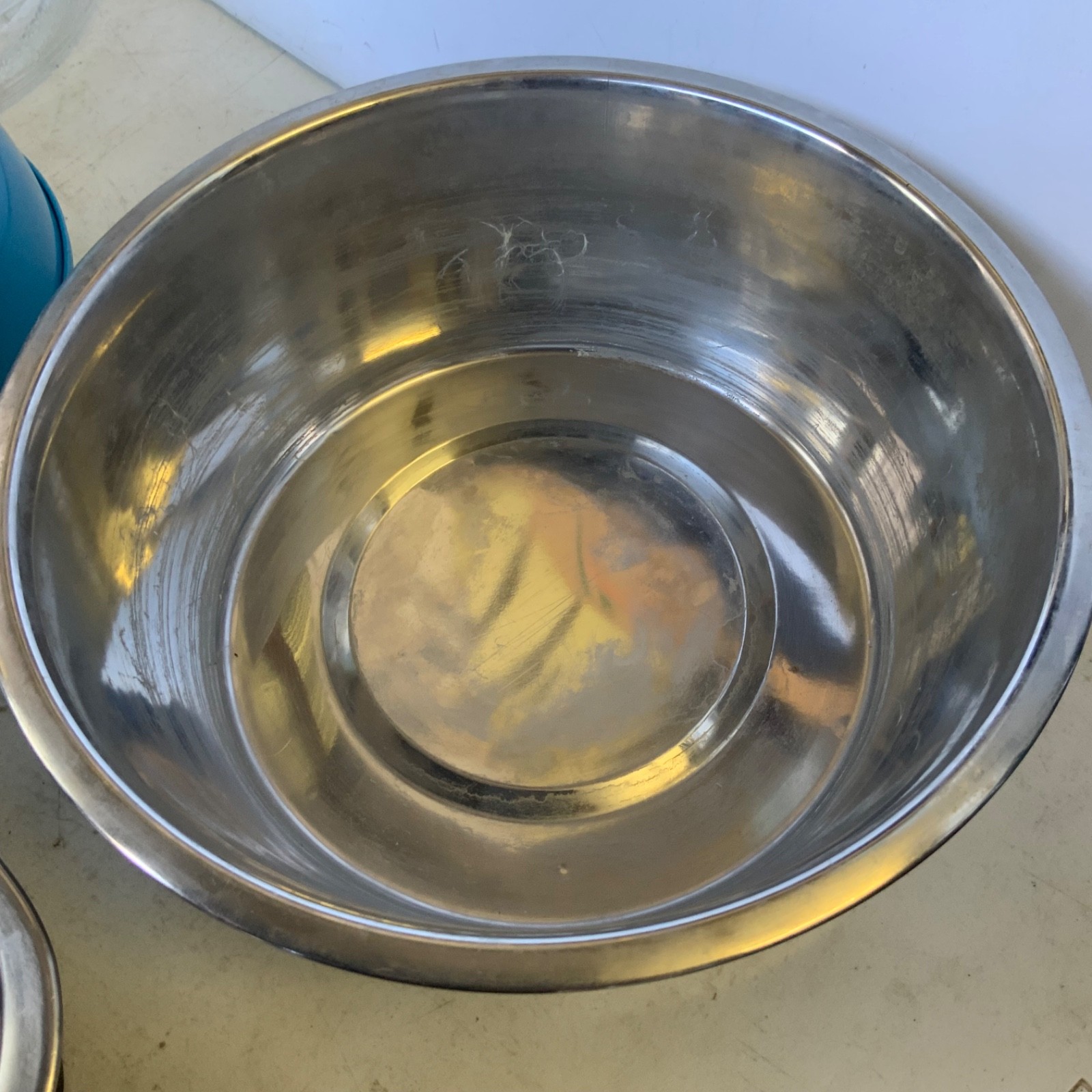 Aspen Pet LeBistro 2.5 Gal Gravity Waterer With 2 Metal Bowls - Image 12