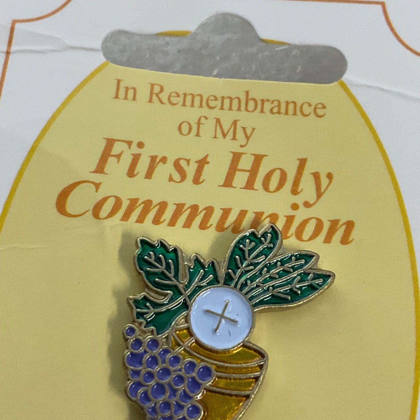First Holy Communion Chalice Enamel Pin Gold Tone Grapes & Host Religious Gift - Image 4