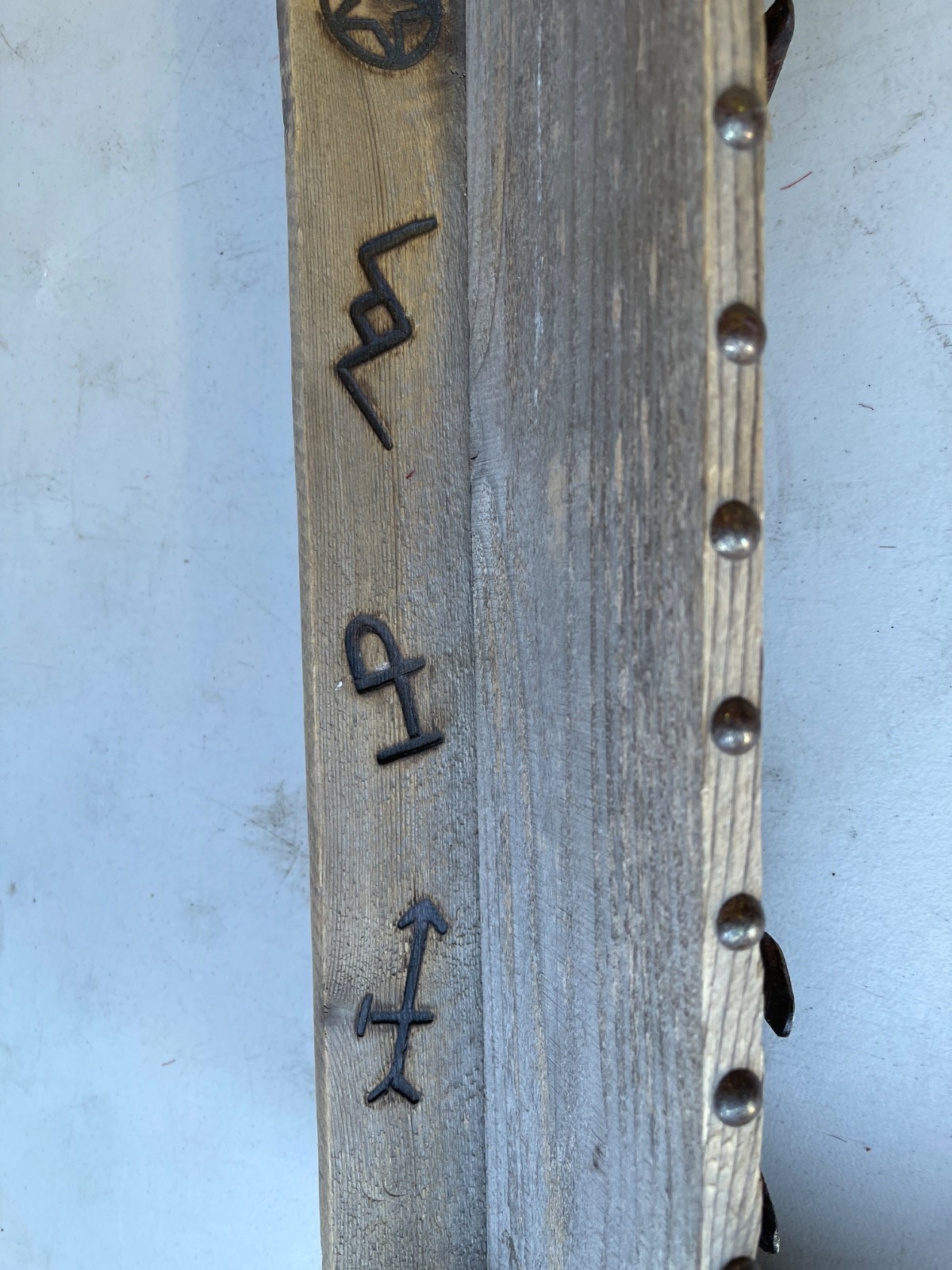 Rustic Western Wall Shelf 23in Reclaimed Wood Horseshoe Hooks Burned Brands - Image 7