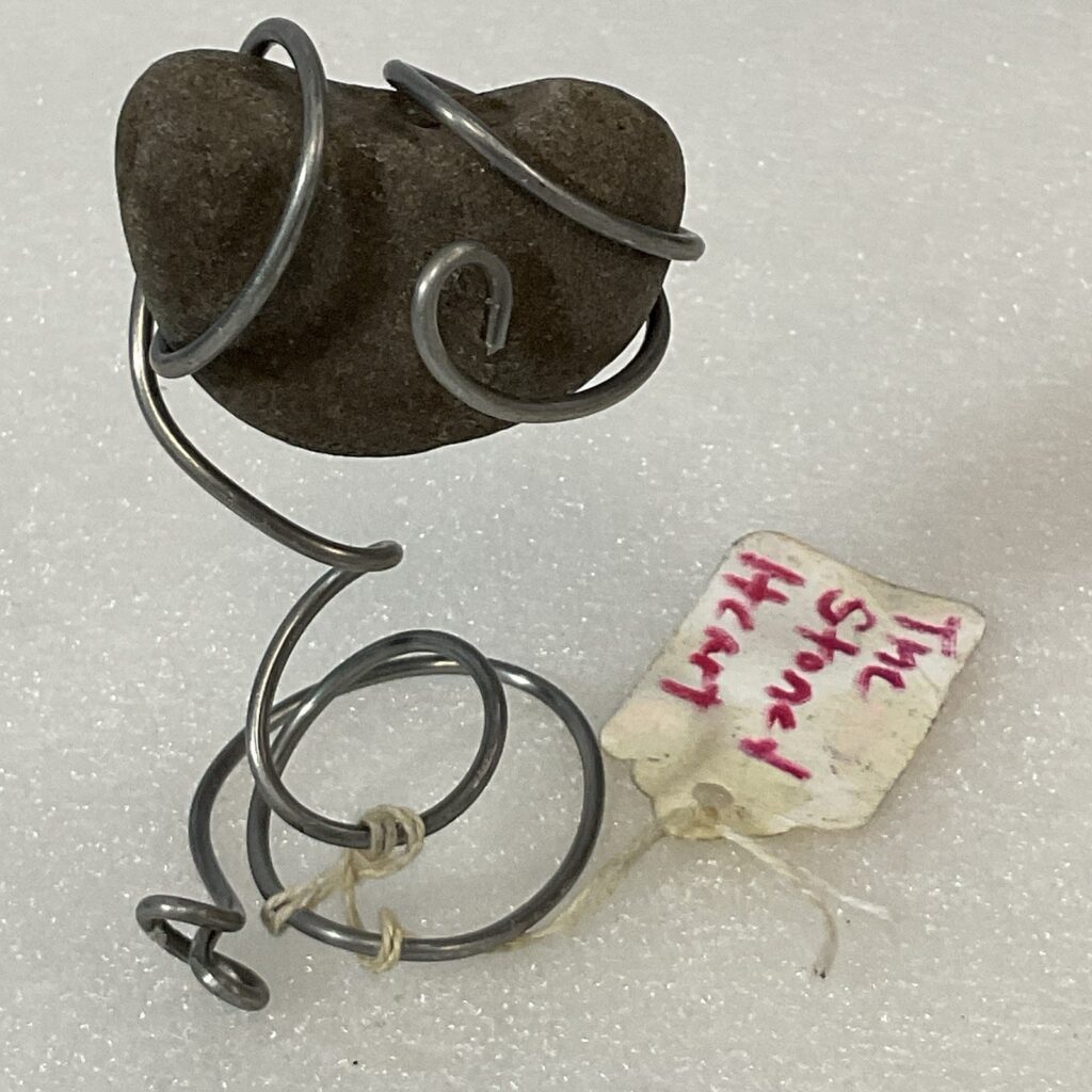 Folk Art Stone Heart Rock In Wire Stand GnuFoundArt - Image 1