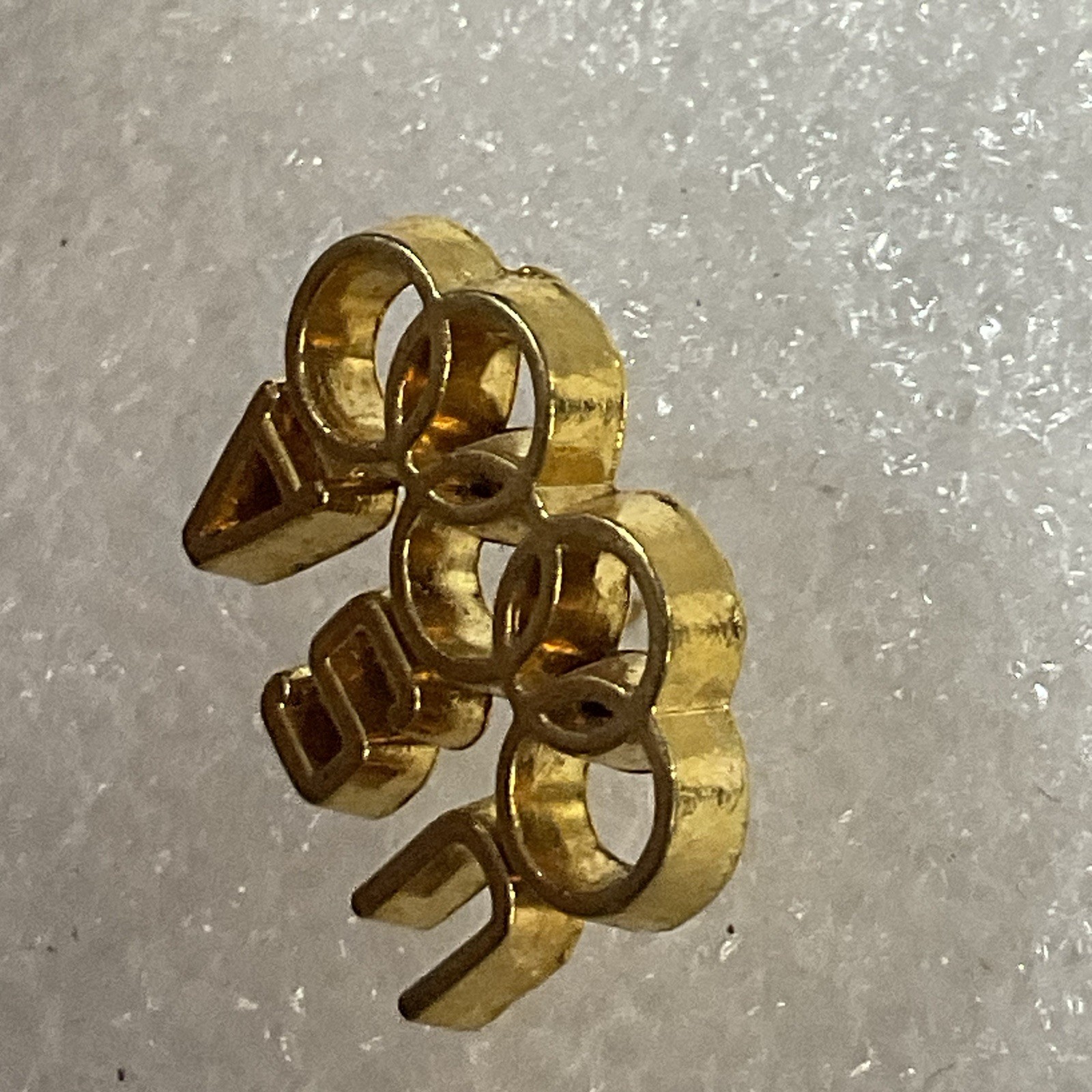 USA Gold Toned Olympic Rings Pin Pinback GnuCollectibles - Image 4