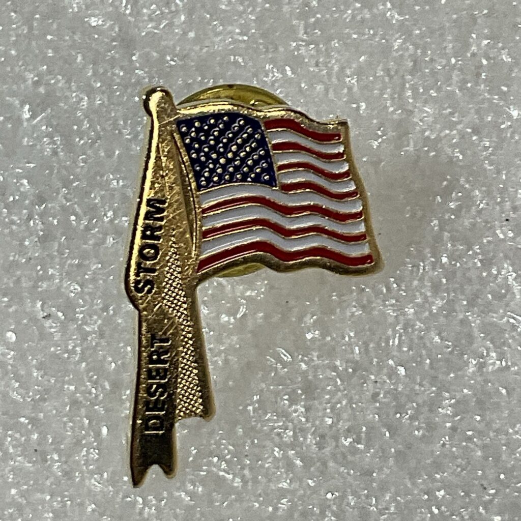 Desert Storm Gold Tone Flag Metal Pin Pinback GnuCollectibles - Image 1