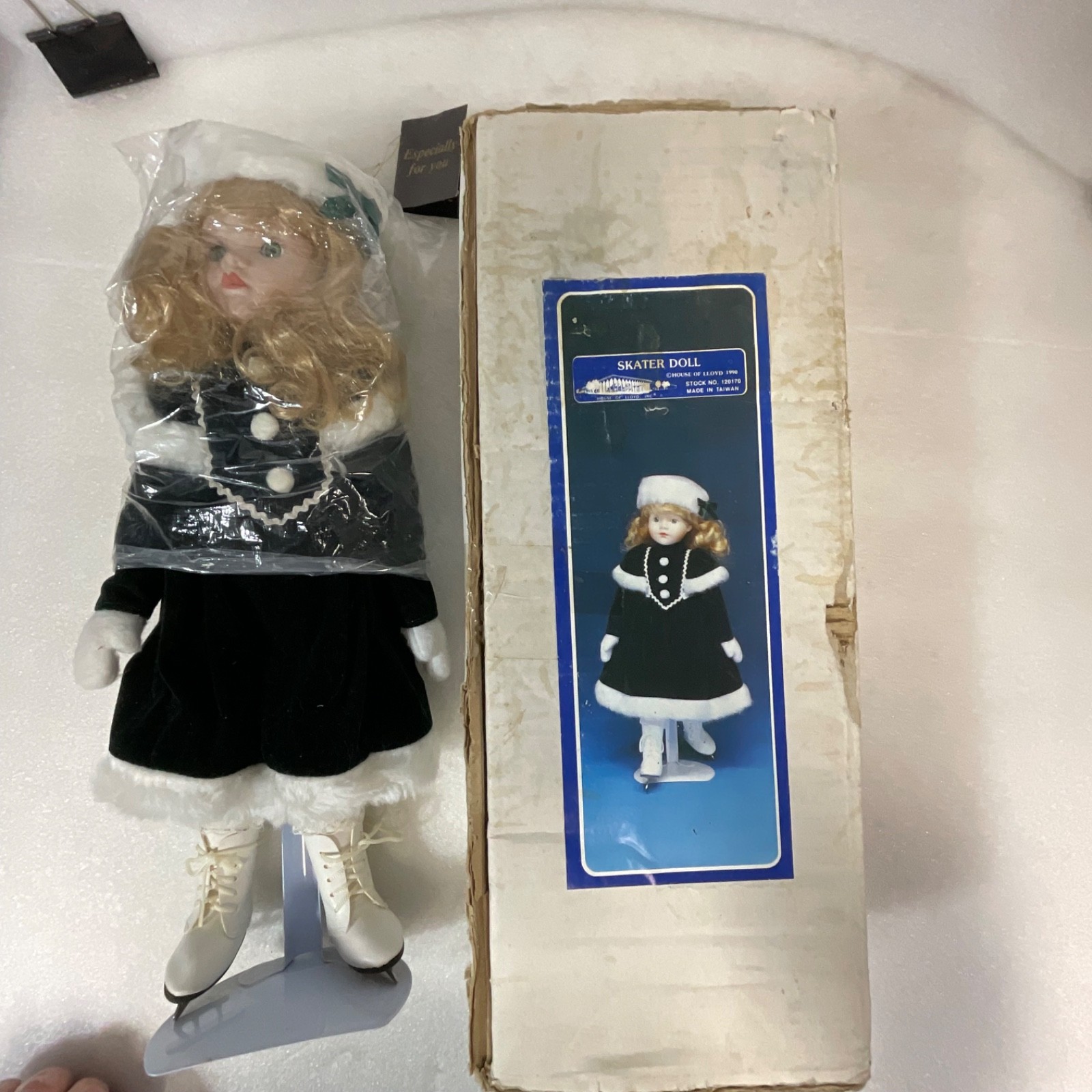 House of Lloyd 1990 Skater Doll 15in Stock 120170 With Box Stand - Image 2