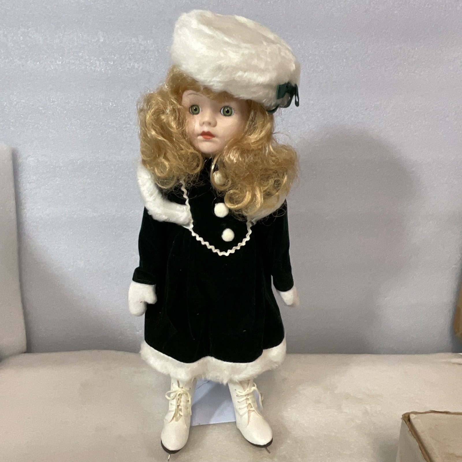 House of Lloyd 1990 Skater Doll 15in Stock 120170 With Box Stand - Image 7