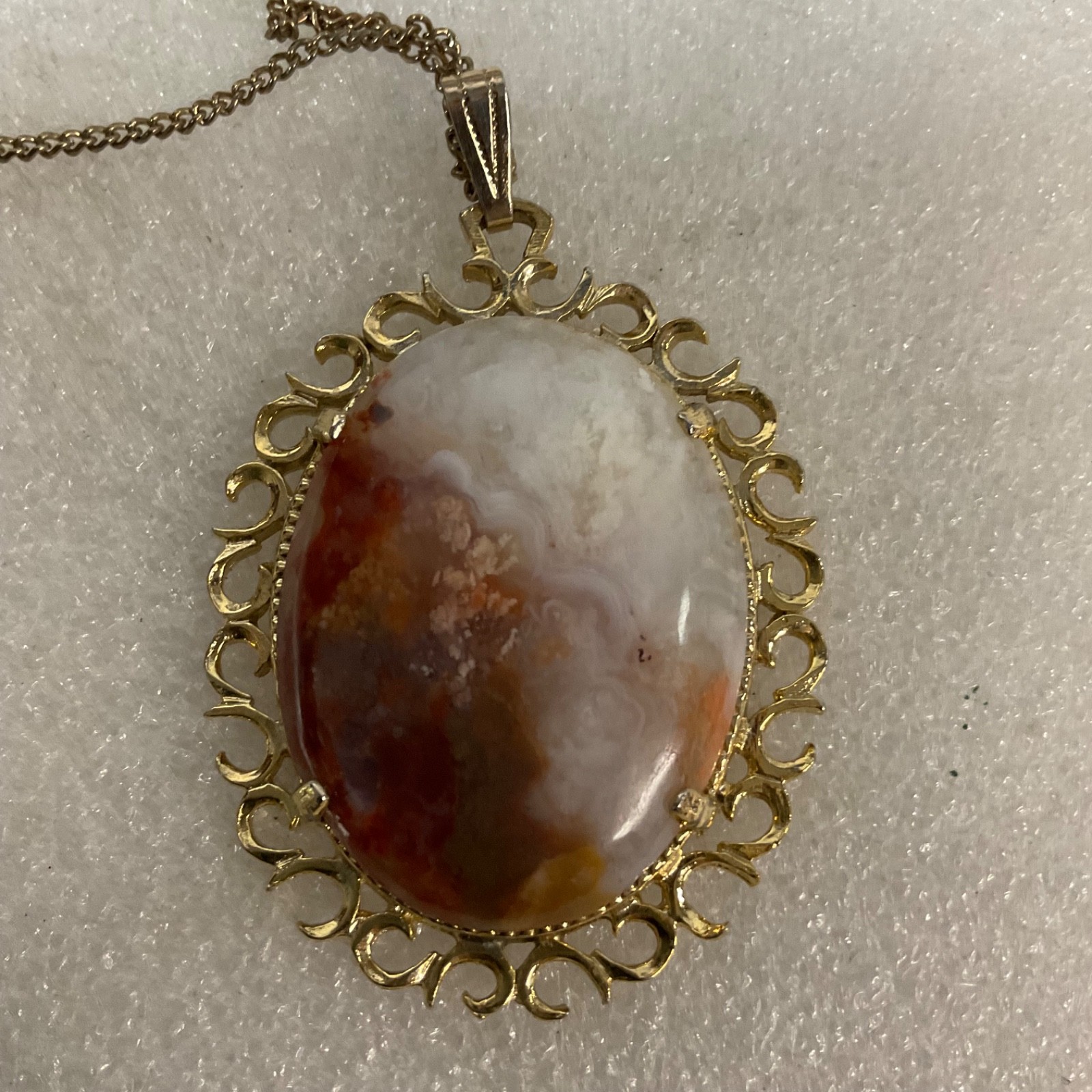 Vintage Gold Tone Oval Agate Pendant Necklace 24g Filigree Frame 20" Chain - Image 1