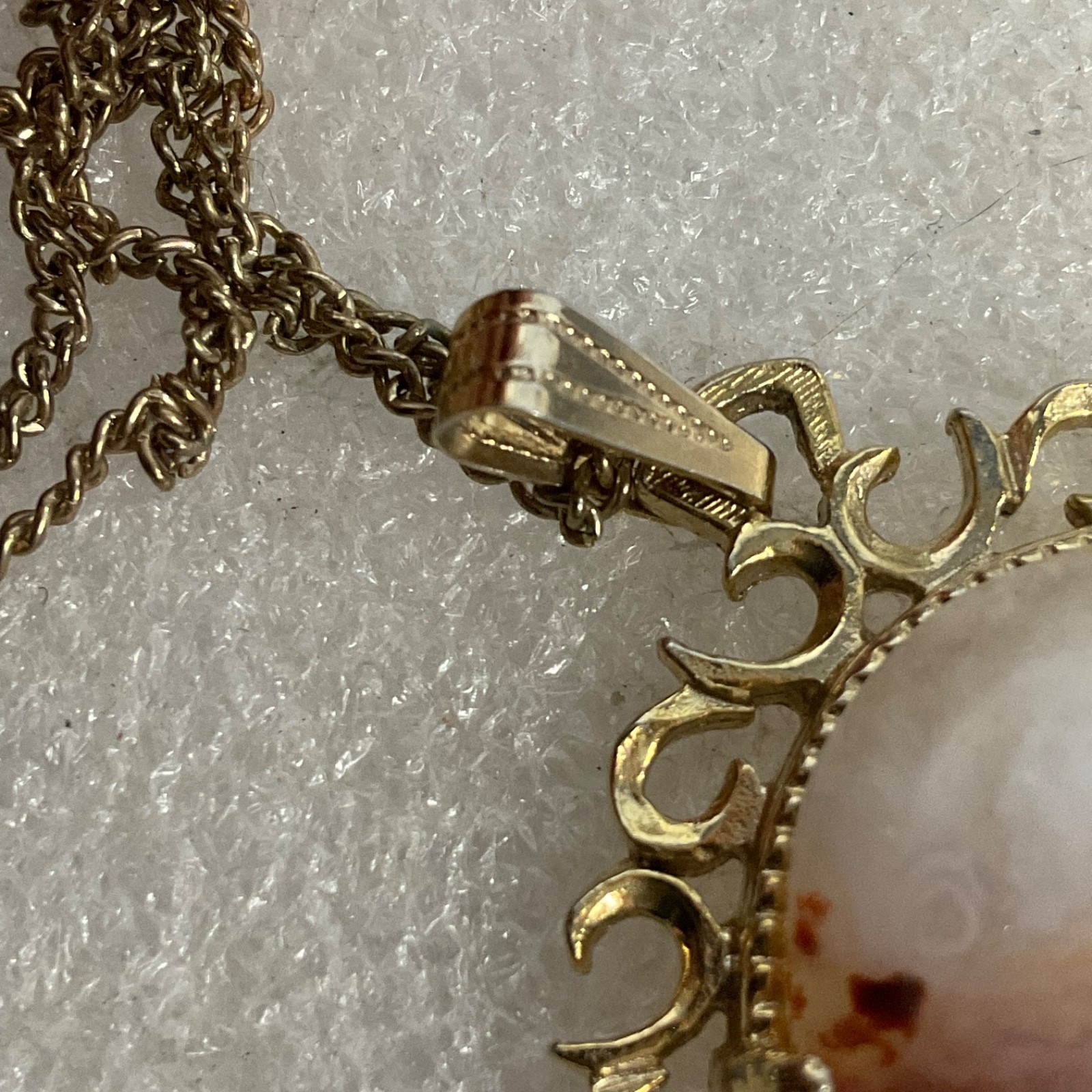 Vintage Gold Tone Oval Agate Pendant Necklace 24g Filigree Frame 20" Chain - Image 6
