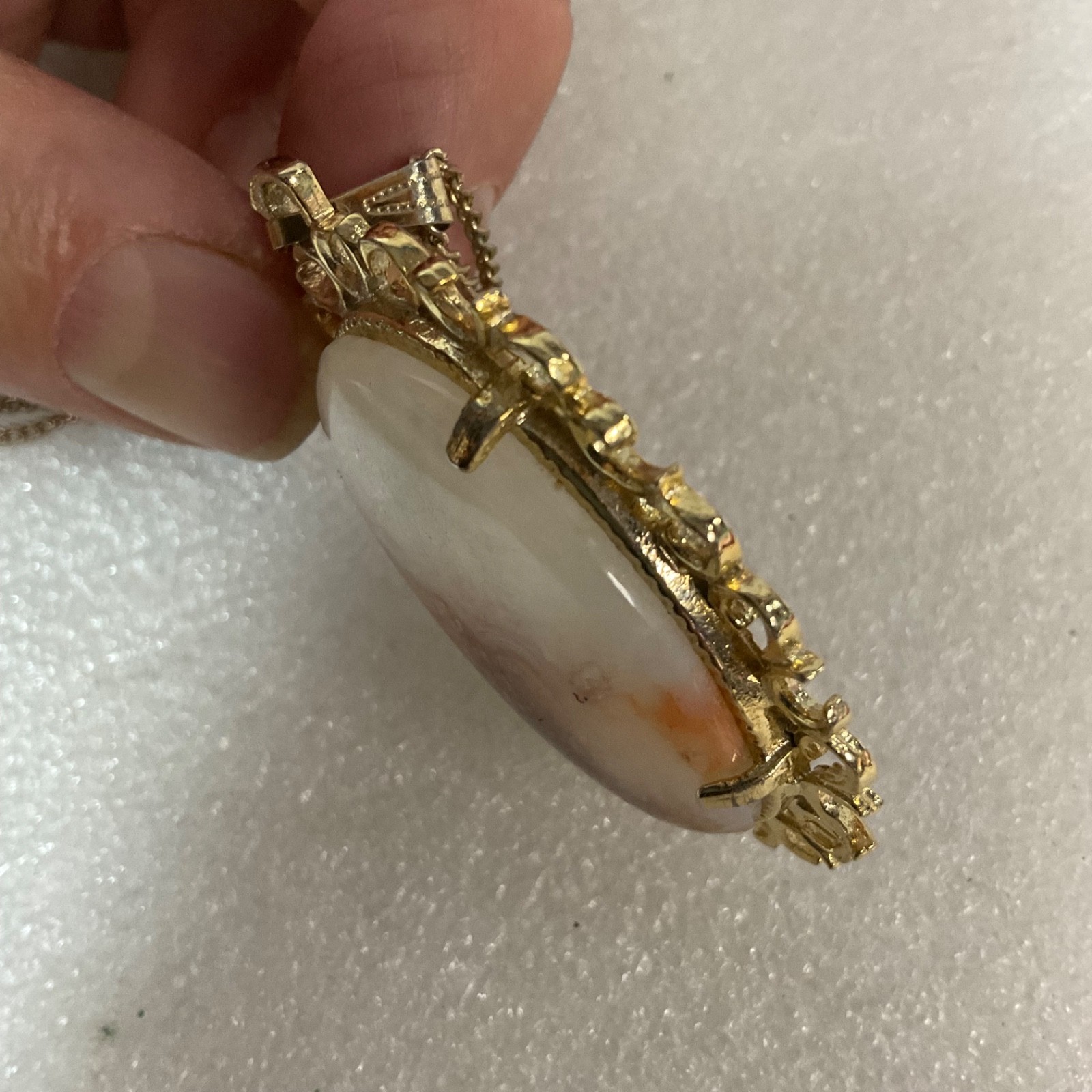 Vintage Gold Tone Oval Agate Pendant Necklace 24g Filigree Frame 20" Chain - Image 4