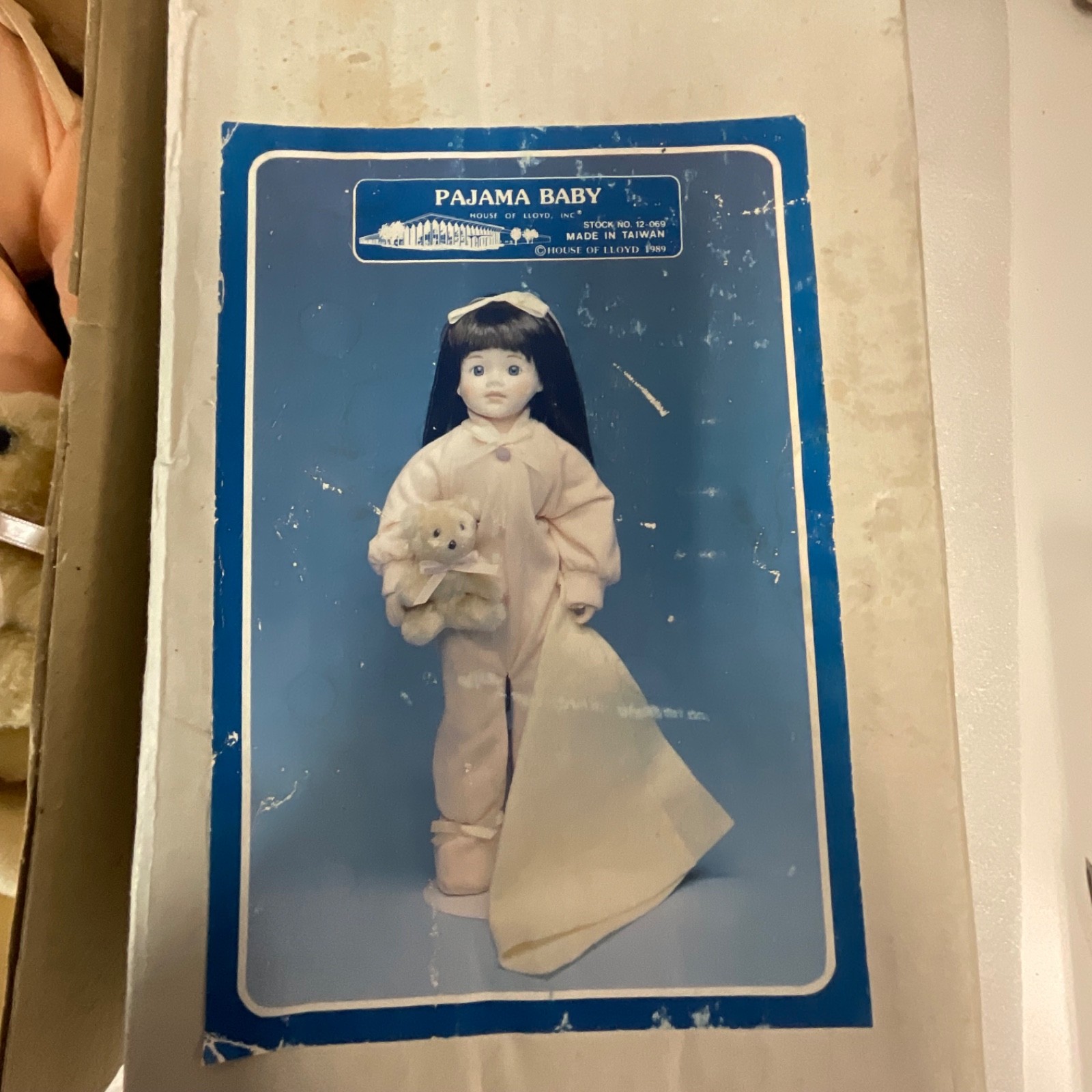 House of Lloyd Pajama Baby Doll 12-069 16in With Bear Box Stand 1989 - Image 3