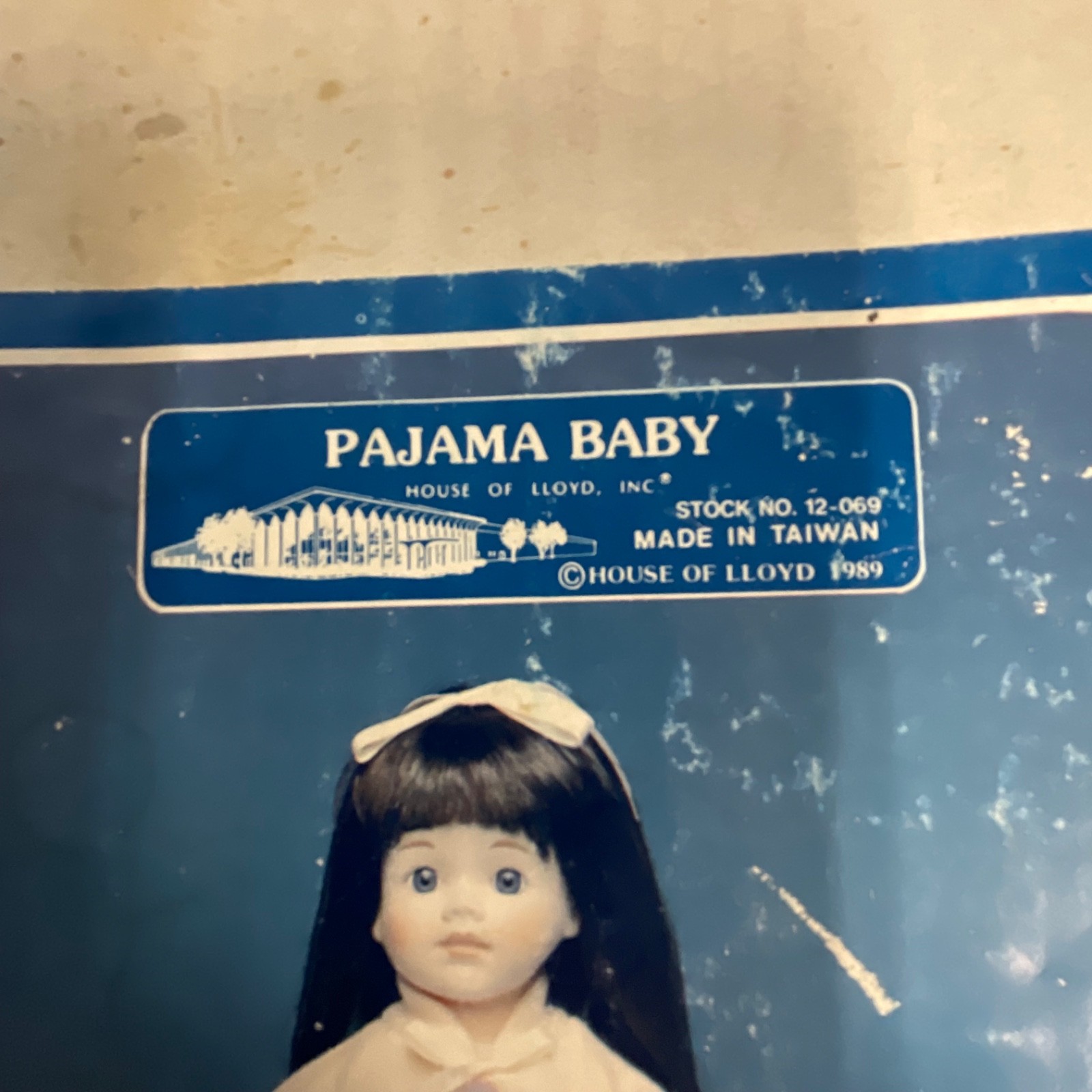 House of Lloyd Pajama Baby Doll 12-069 16in With Bear Box Stand 1989 - Image 4