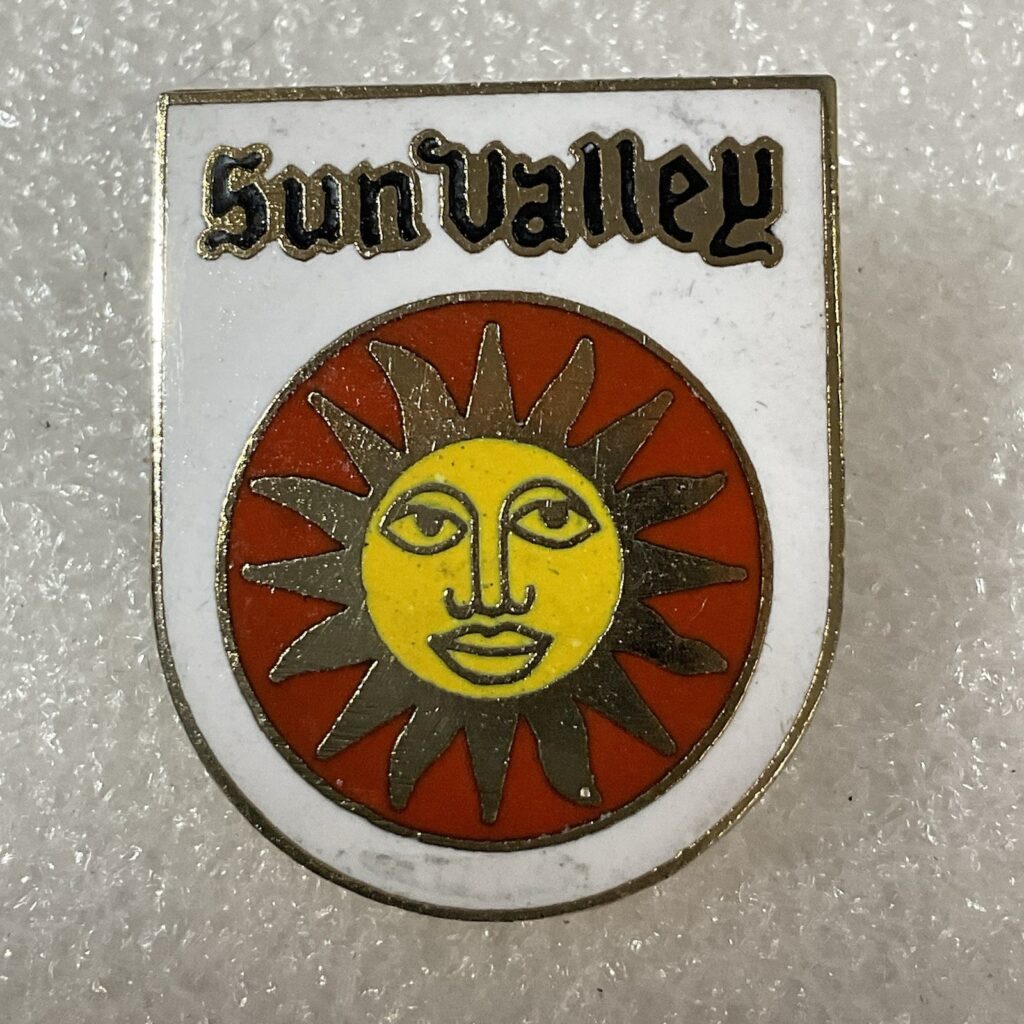 Vintage Sun Valley Idaho Shield Pin Pinback 1.25” GnuCollectibles - Image 1