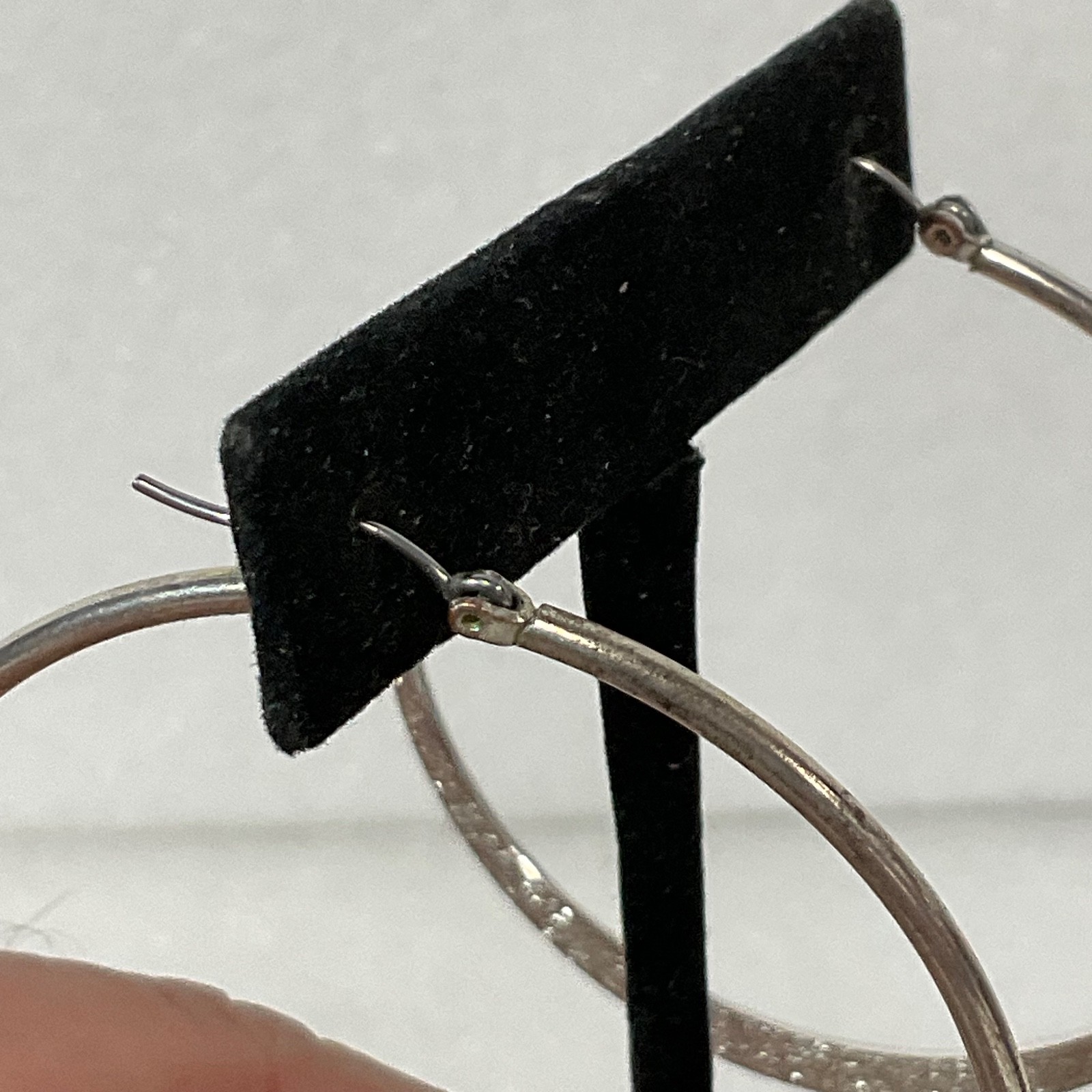 2.25in Silver Tone Hoop Earrings Lightweight Textured Edge Fashion Jewelry - Image 8
