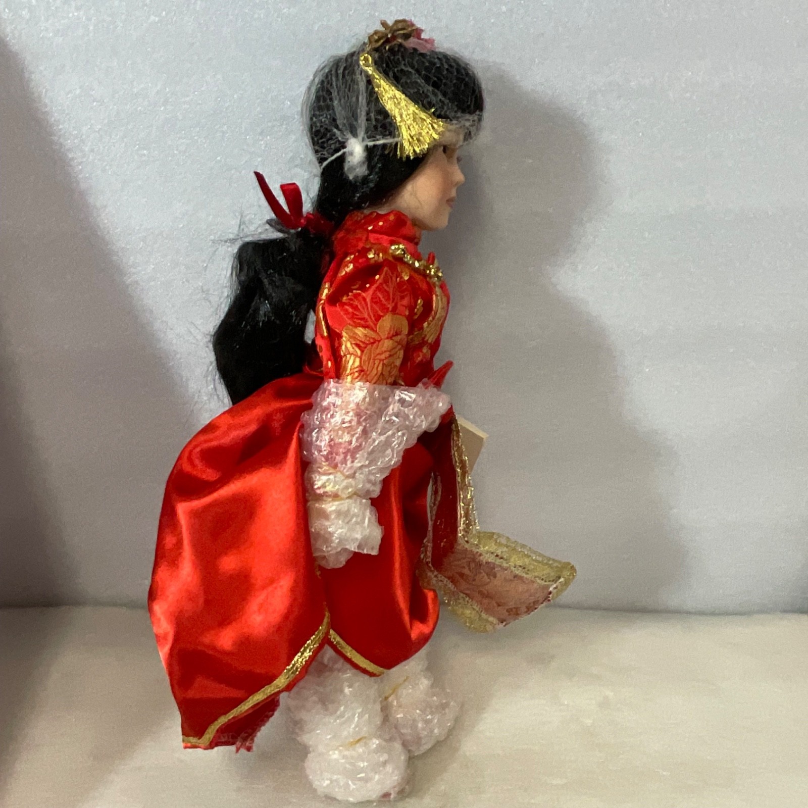 Americana Sweetheart Su Ling Porcelain Doll 15in Red Dress Box 28220 - Image 7