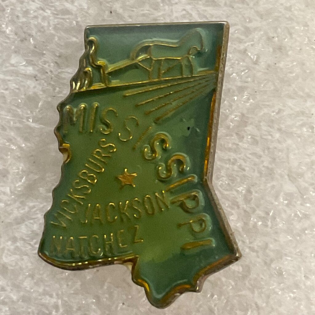 Vintage Mississippi State Enamel Pin Vicksburg Jackson Natchez 1in Souvenir - Image 1