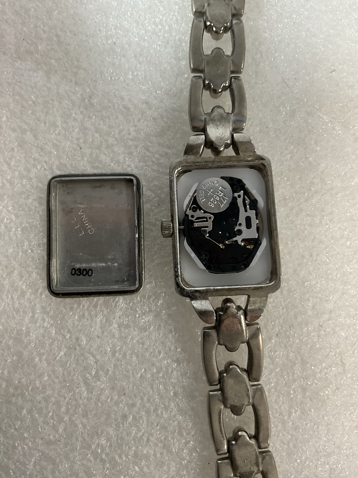 NYNY Silver Toned Rectangular Face 100 Water Resist Watch 43-069 V-13 - Image 9