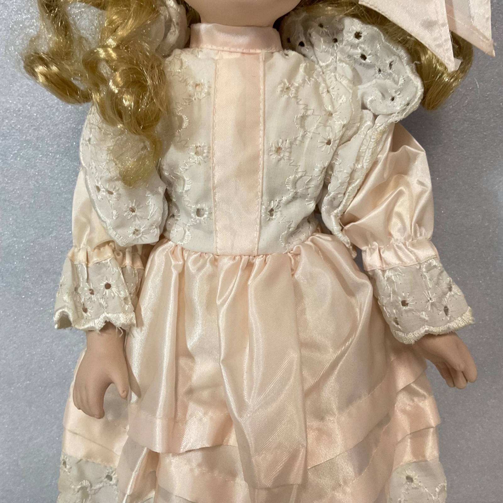 Blonde Blue Eyed Porcelain Doll 15.5in Pink Dress White Lace Bow - Image 3