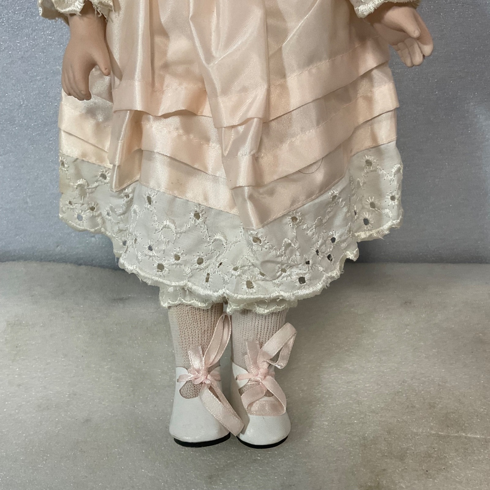 Blonde Blue Eyed Porcelain Doll 15.5in Pink Dress White Lace Bow - Image 4