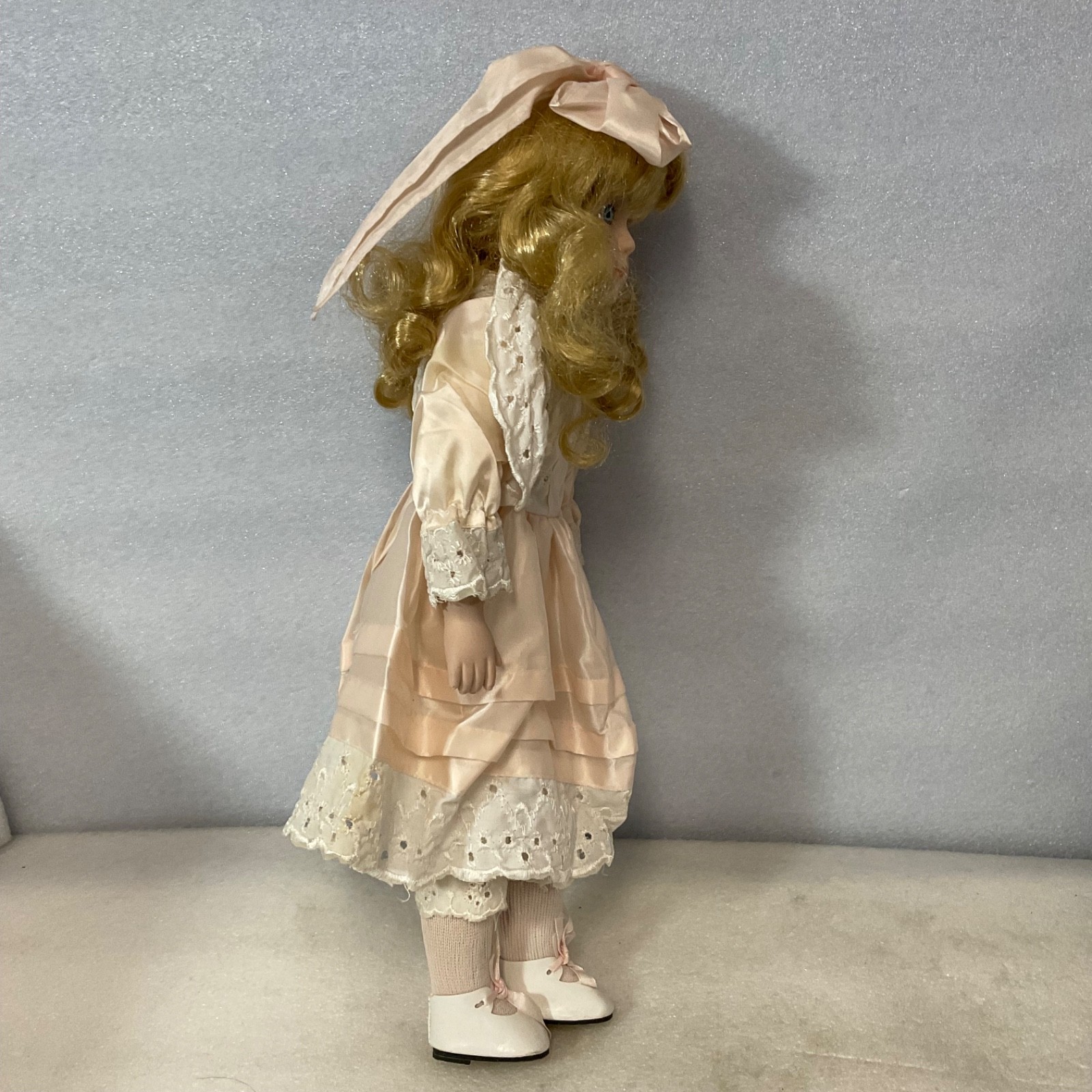 Blonde Blue Eyed Porcelain Doll 15.5in Pink Dress White Lace Bow - Image 7