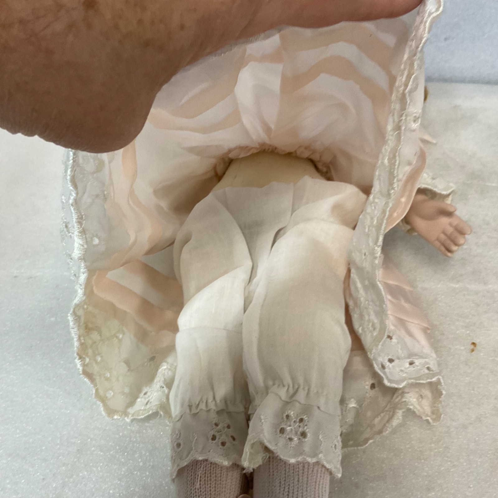 Blonde Blue Eyed Porcelain Doll 15.5in Pink Dress White Lace Bow - Image 9