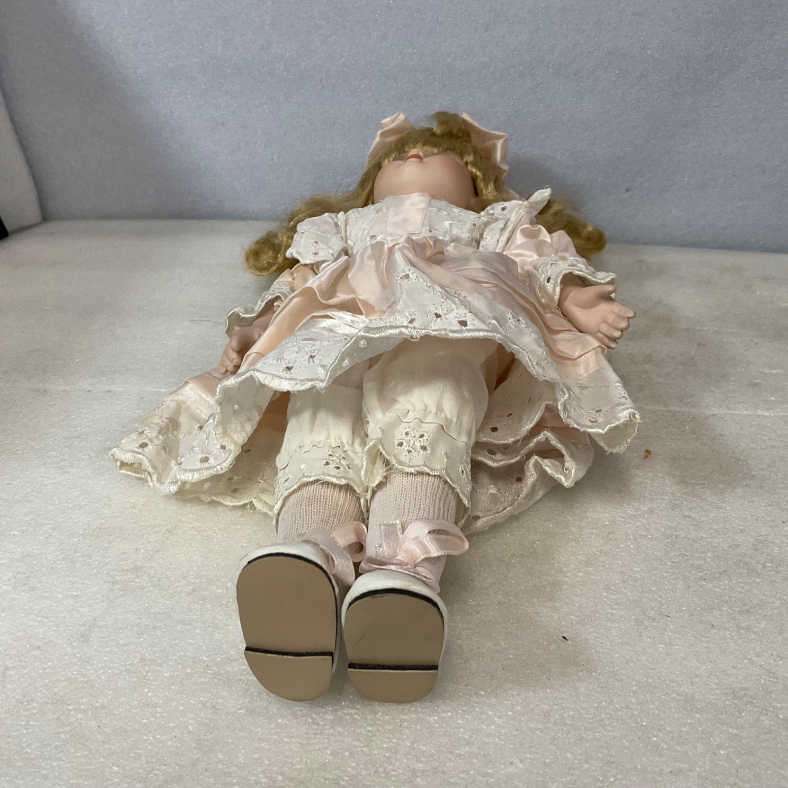 Blonde Blue Eyed Porcelain Doll 15.5in Pink Dress White Lace Bow - Image 8