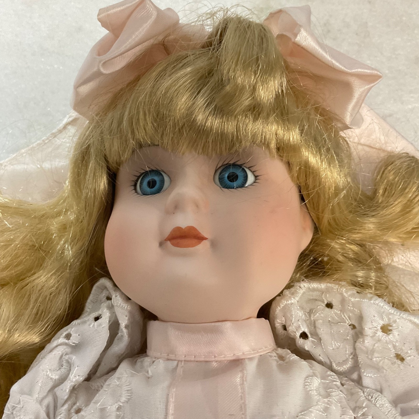 Blonde Blue Eyed Porcelain Doll 15.5in Pink Dress White Lace Bow - Image 10