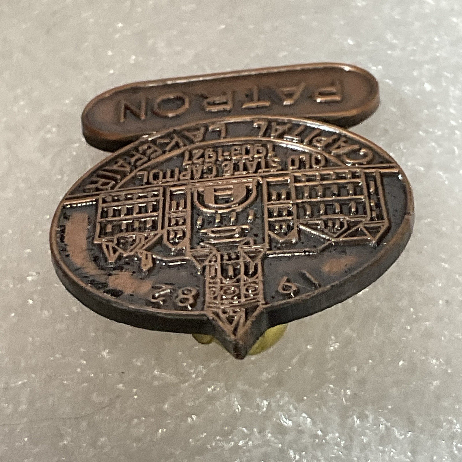 1982 Capital Lakefair Old State Capitol 1903-1927 Patron Pin Pinback Copper Tone - Image 6