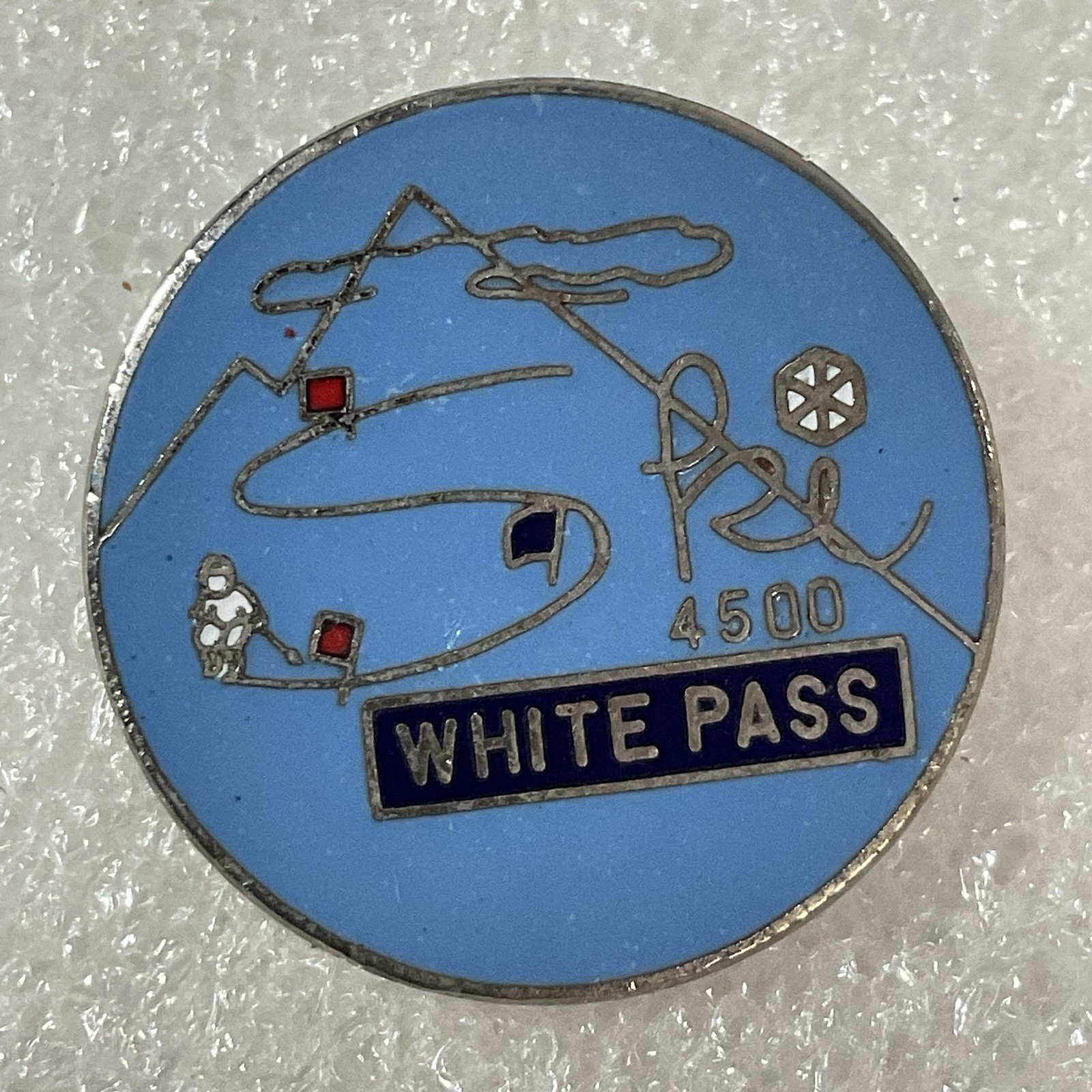 White Pass Ski 1” Round Vintage Metal & Enamel Pin Pinback GnuCollectibles - Image 1