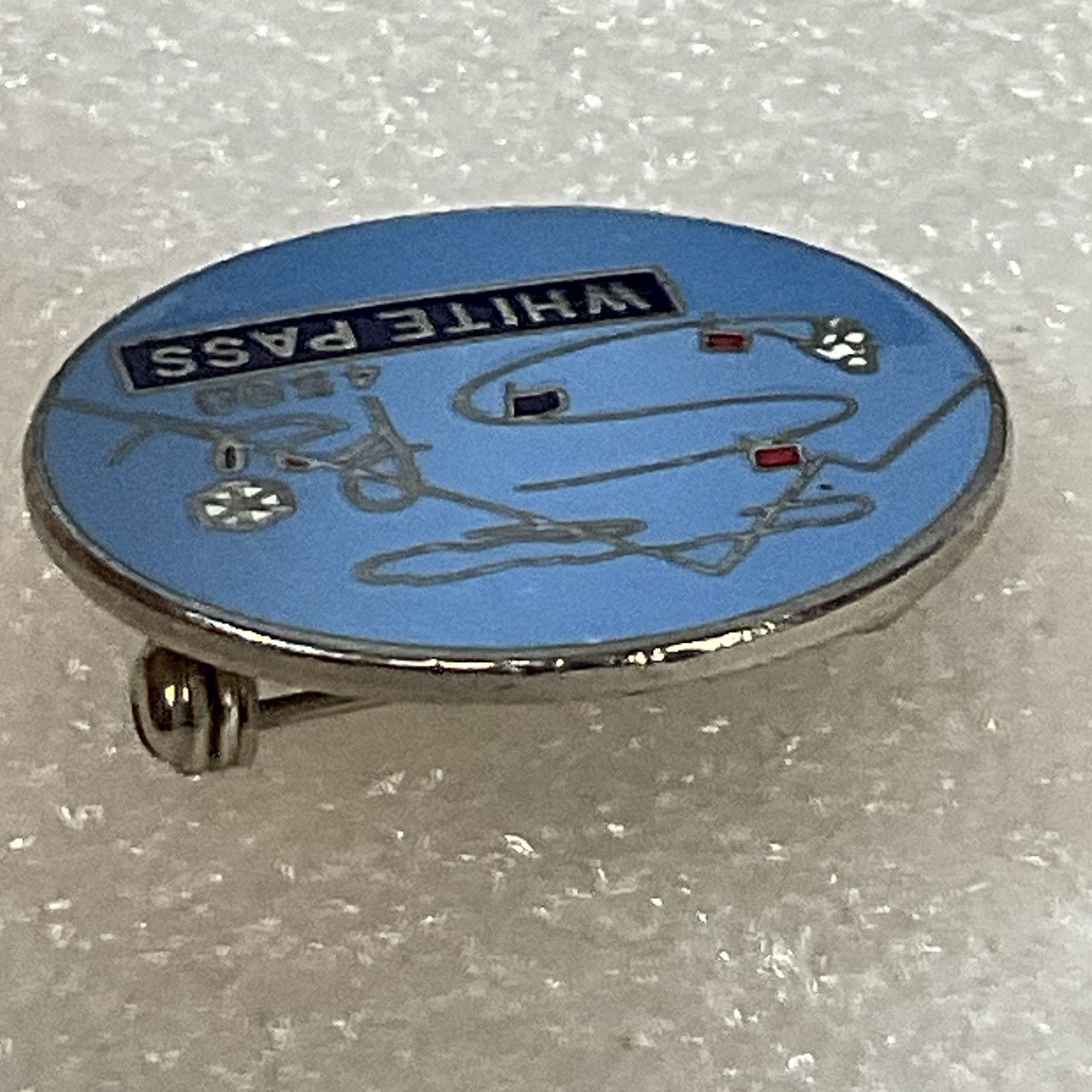 White Pass Ski 1” Round Vintage Metal & Enamel Pin Pinback GnuCollectibles - Image 4