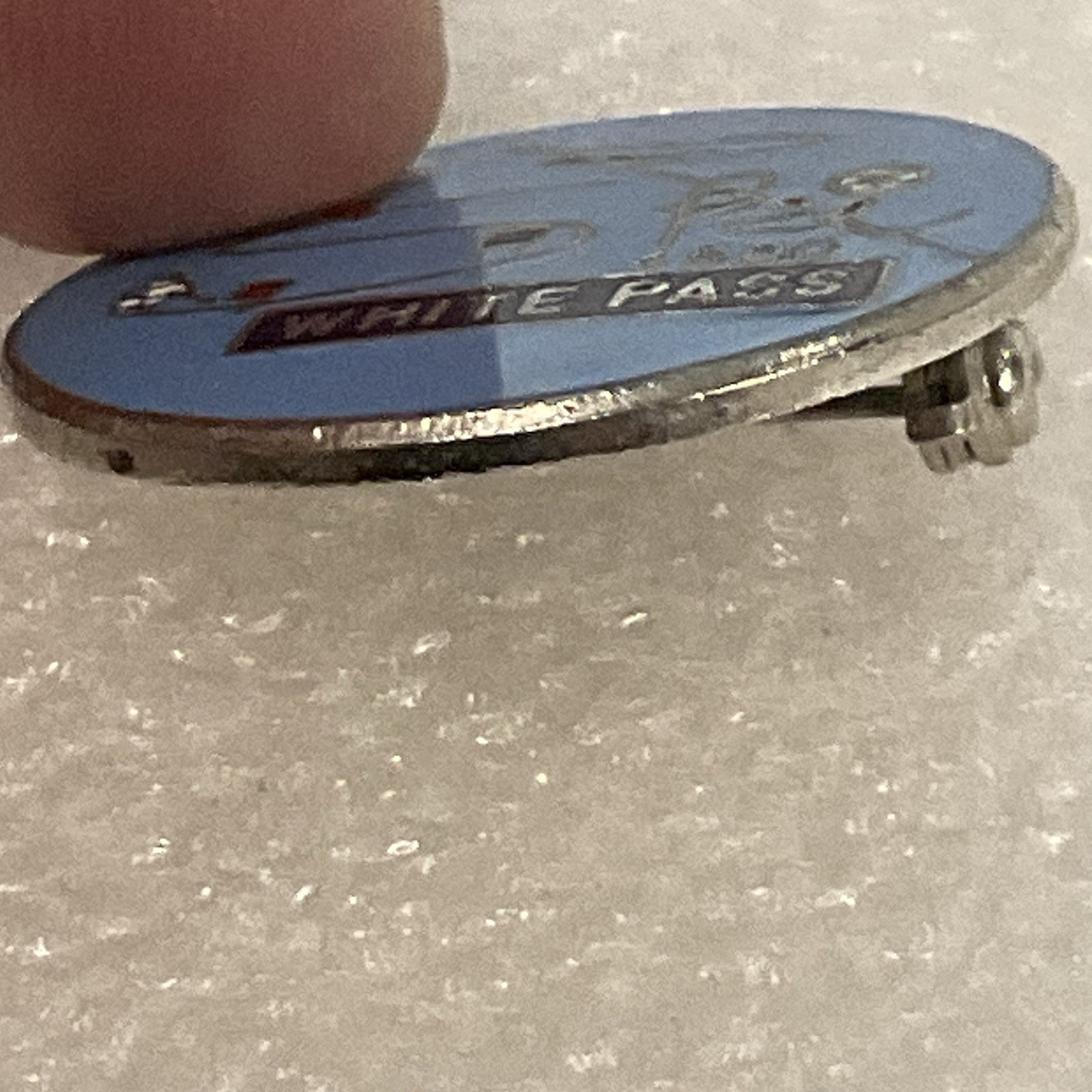 White Pass Ski 1” Round Vintage Metal & Enamel Pin Pinback GnuCollectibles - Image 6