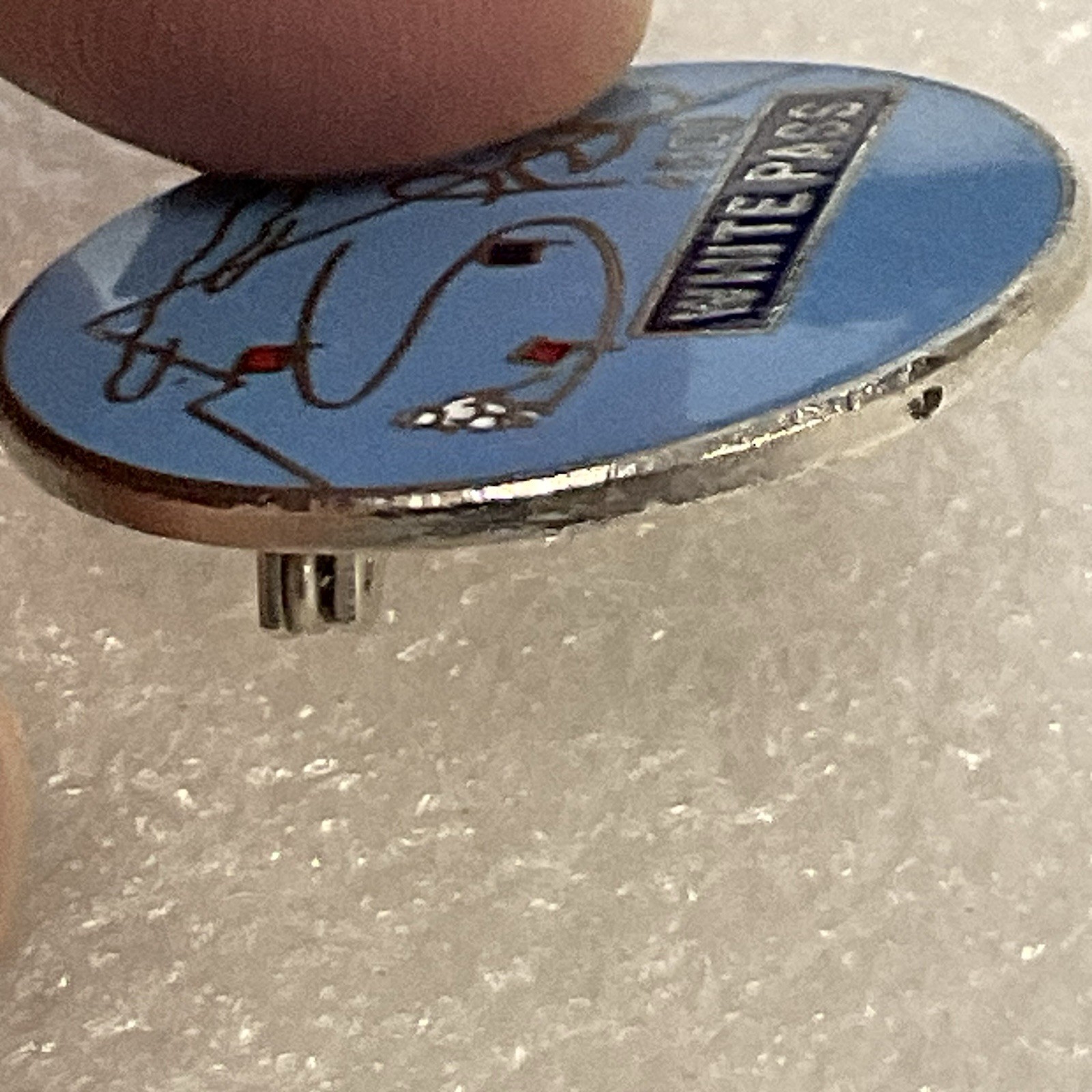 White Pass Ski 1” Round Vintage Metal & Enamel Pin Pinback GnuCollectibles - Image 7