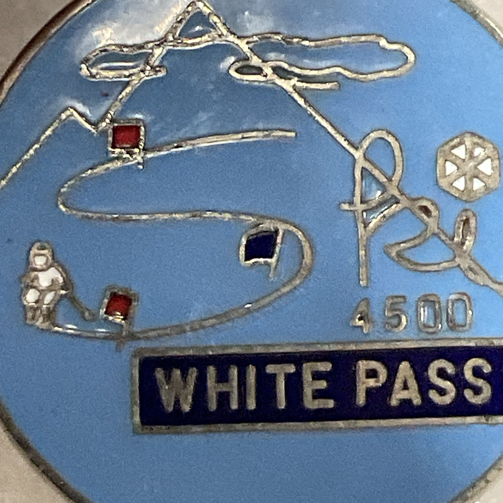 White Pass Ski 1” Round Vintage Metal & Enamel Pin Pinback GnuCollectibles - Image 8