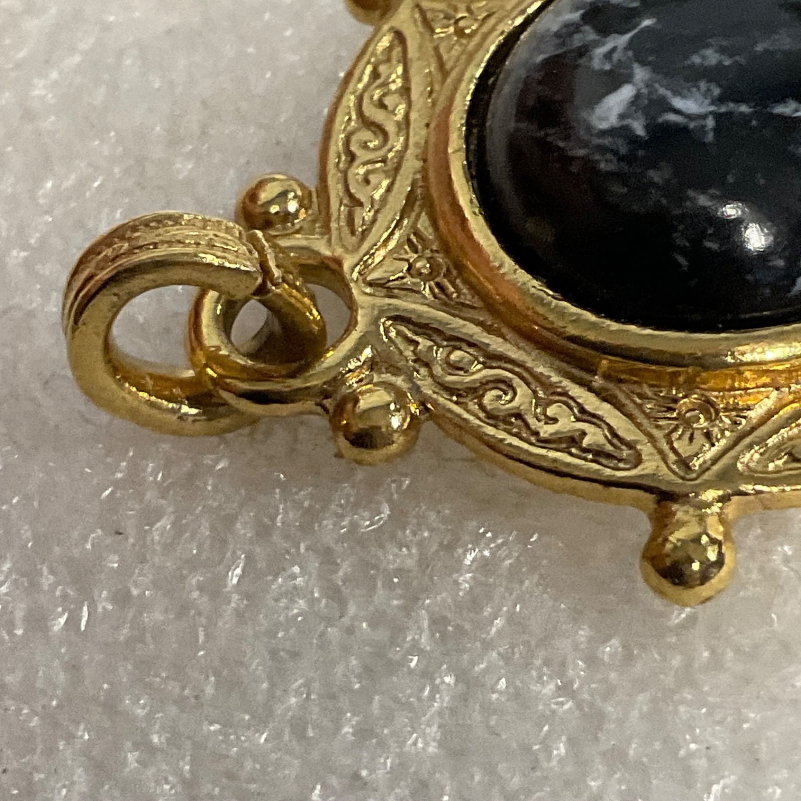 Vintage Express Gold Tone Ship Wheel Pendant Black White Stone Nautical Jewelry - Image 5