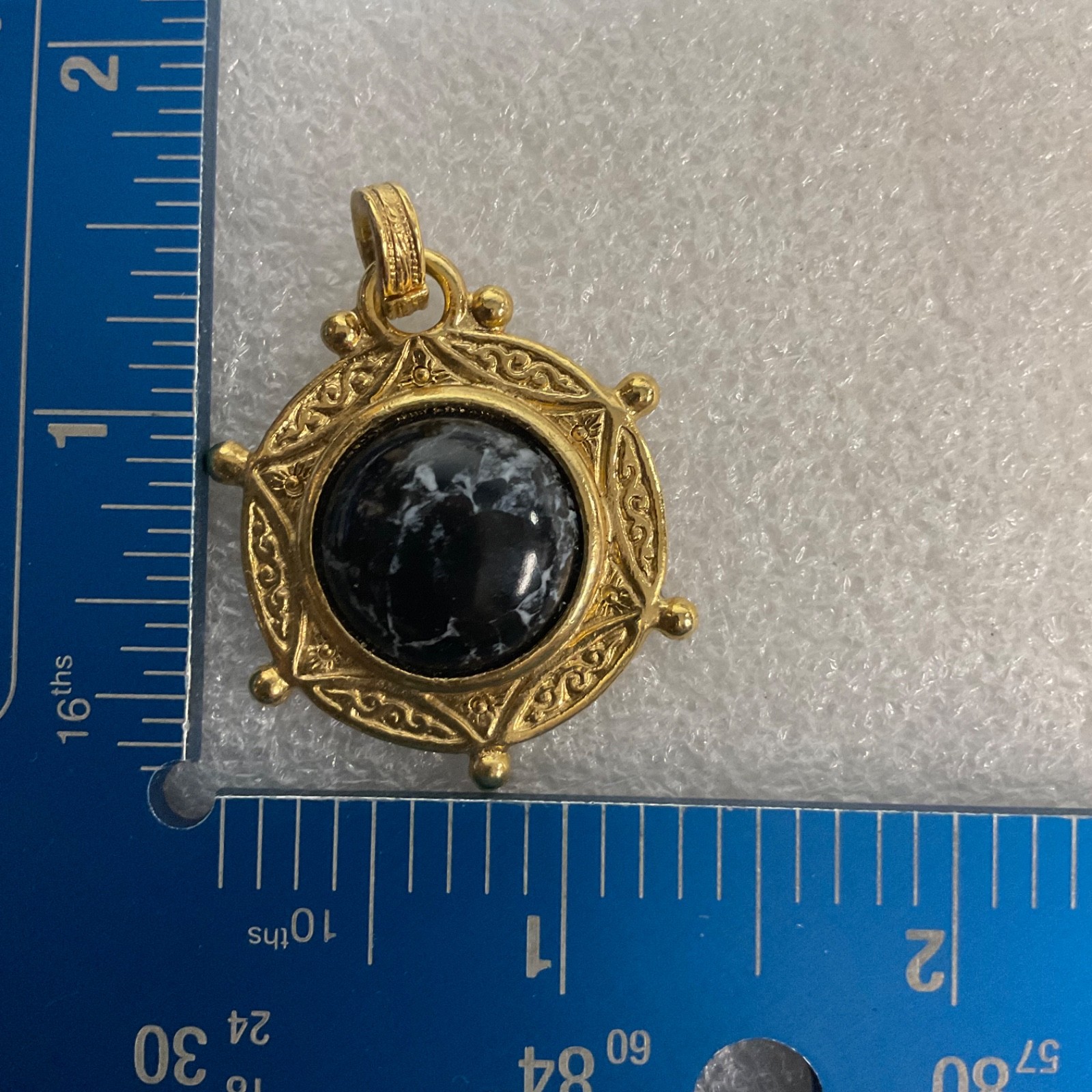 Vintage Express Gold Tone Ship Wheel Pendant Black White Stone Nautical Jewelry - Image 7