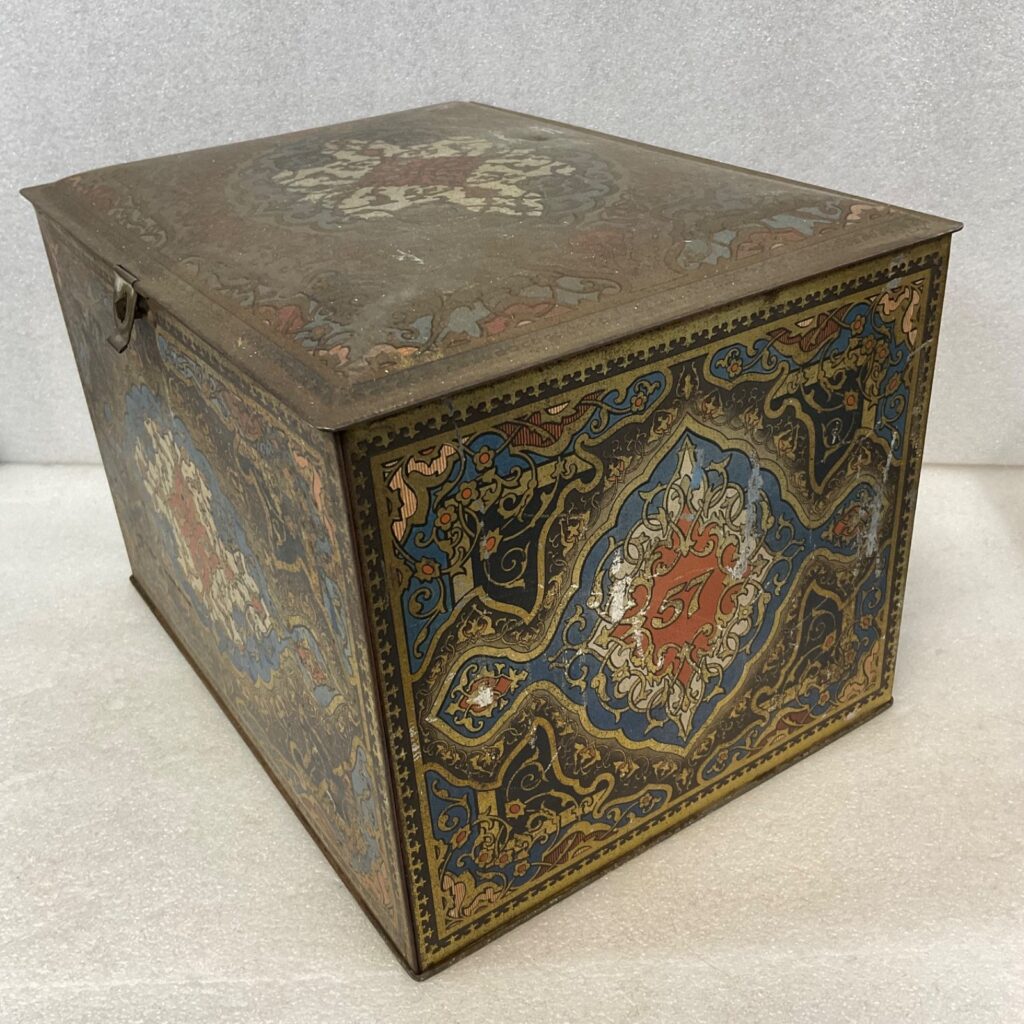 H.J. Heinz Company 57 Large Biscuit Tin Circa 1910 Antique 11.5 in - Image 1