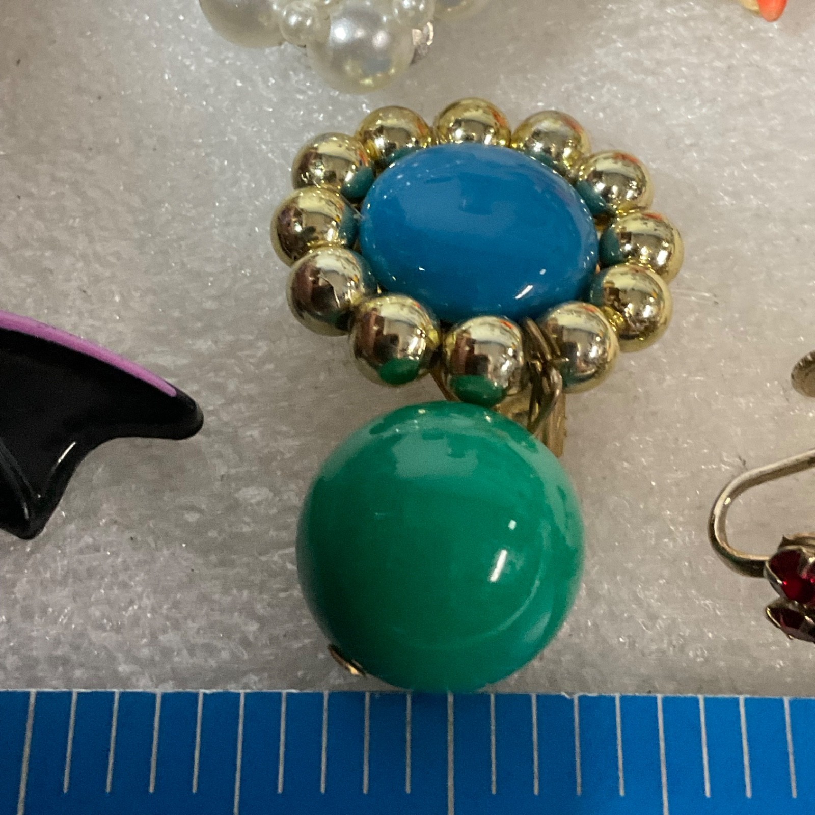 Lot Vintage Single Clip On Earrings Mismatched Costume Jewelry Fun Retro - Image 9