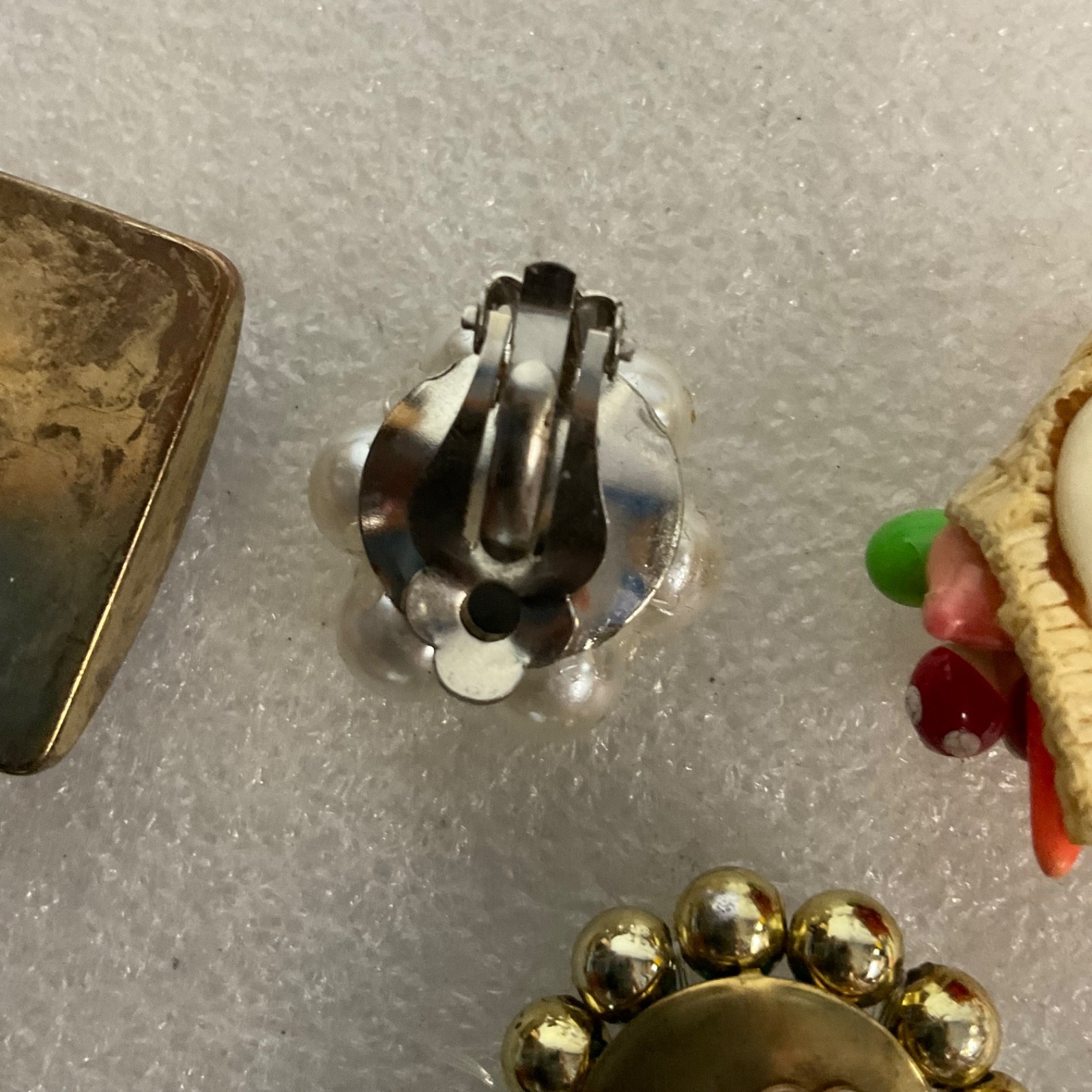 Lot Vintage Single Clip On Earrings Mismatched Costume Jewelry Fun Retro - Image 14