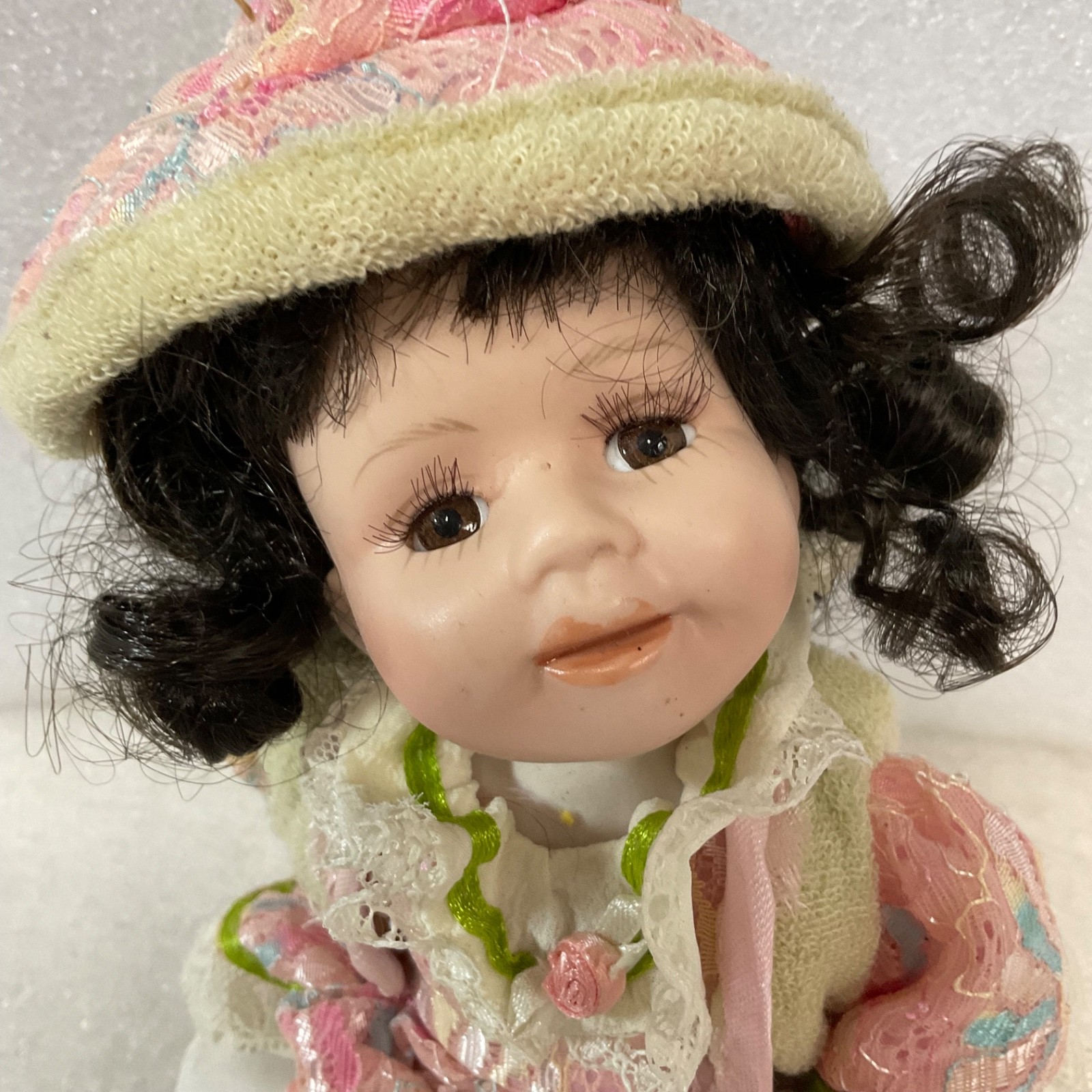 Sara Verdi 2006 Sara Doll Collection Pink Outfit Black Hair Tag - Image 2