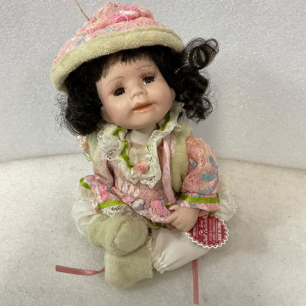 Sara Verdi 2006 Sara Doll Collection Pink Outfit Black Hair Tag - Image 1