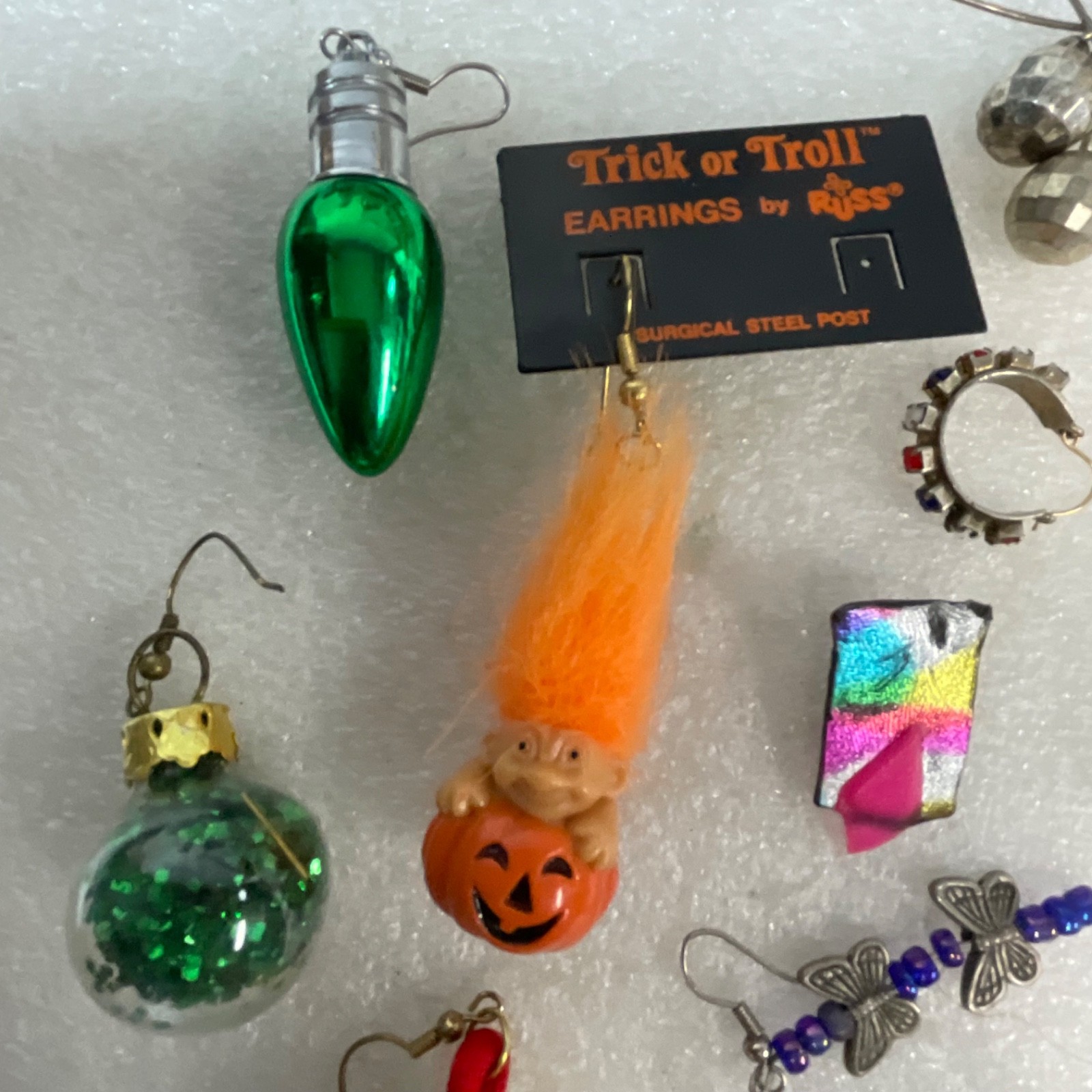 Lot of Single Mismatched Earrings Vintage Novelty Holiday Troll Beads DIY Craft - Image 2