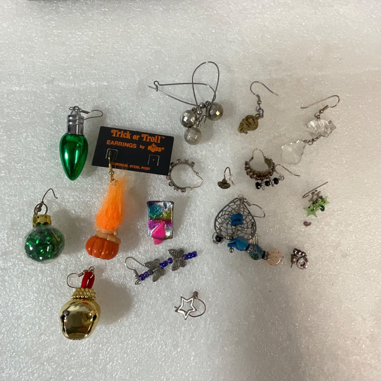Lot of Single Mismatched Earrings Vintage Novelty Holiday Troll Beads DIY Craft - Image 1